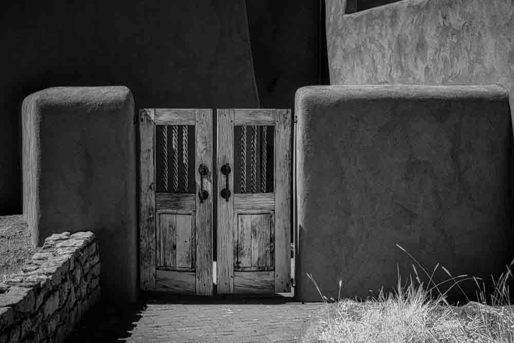 Echoes in Weathered Grain