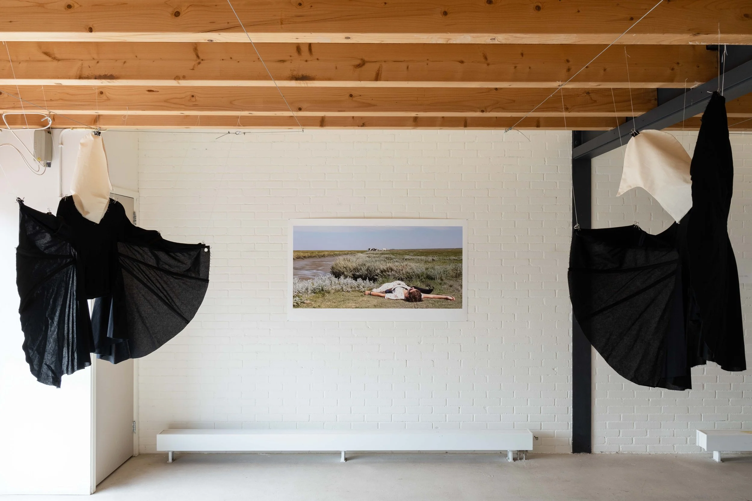 vogelpakken en Noordpolderzijl | zicht op een deel van de tentoonstelling in Plaatsmaken | maart 2023 foto: Koen Kievits