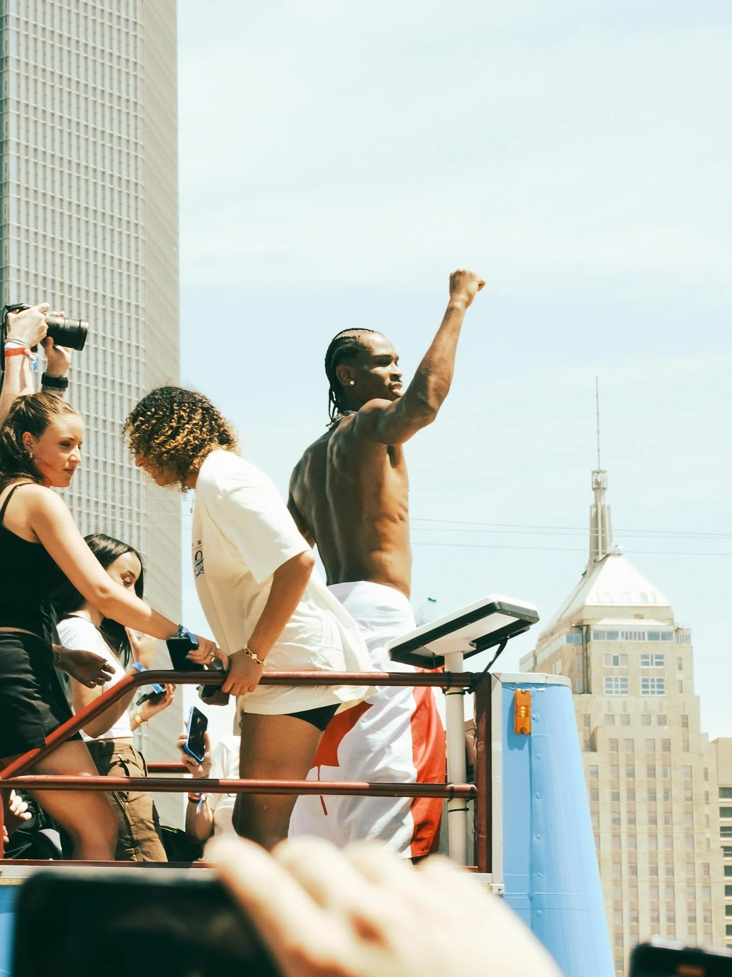 Thunder struck the mountain top 🌩️