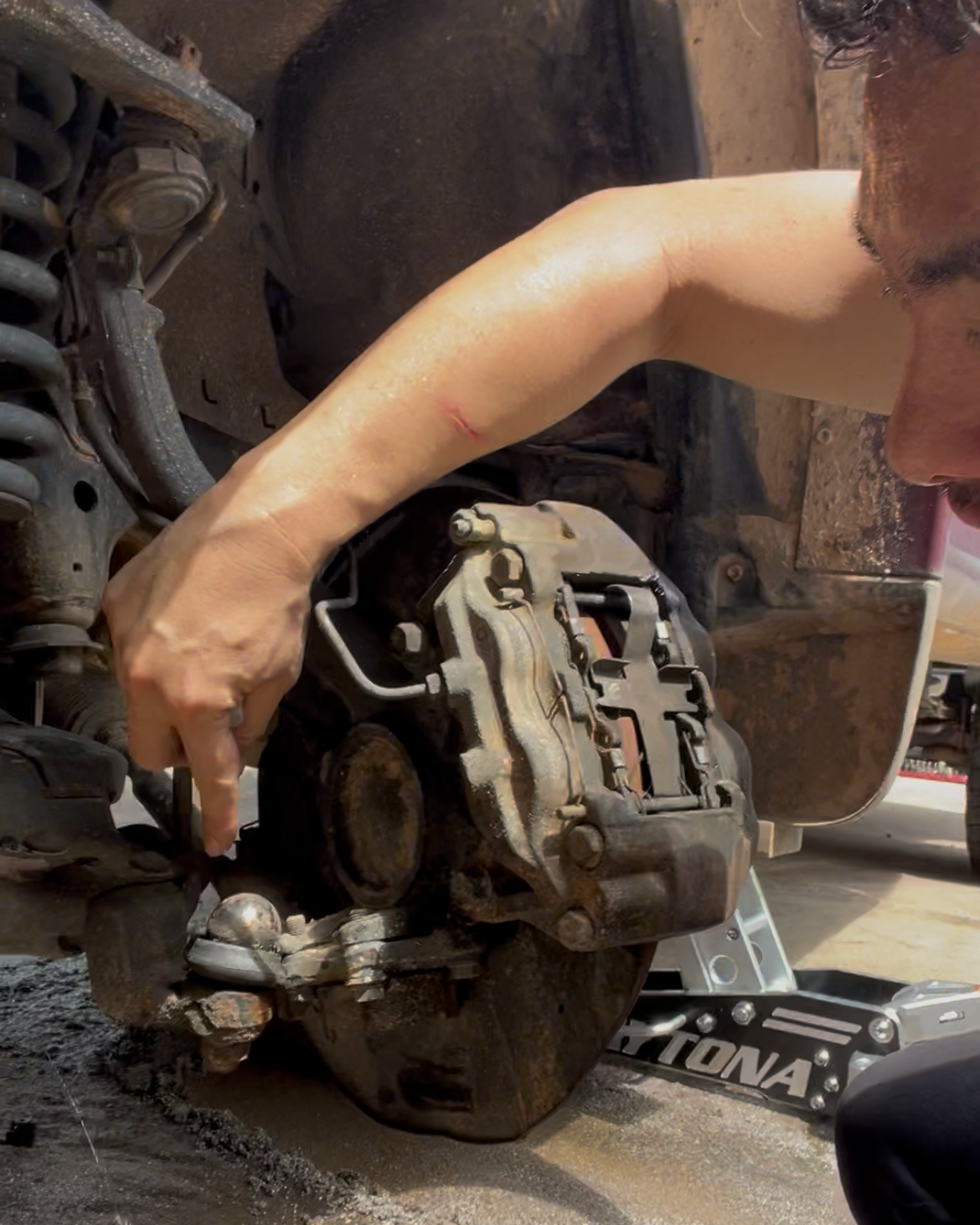 Front lower ball joint failure on a Toyota Tundra causing suspension collapse