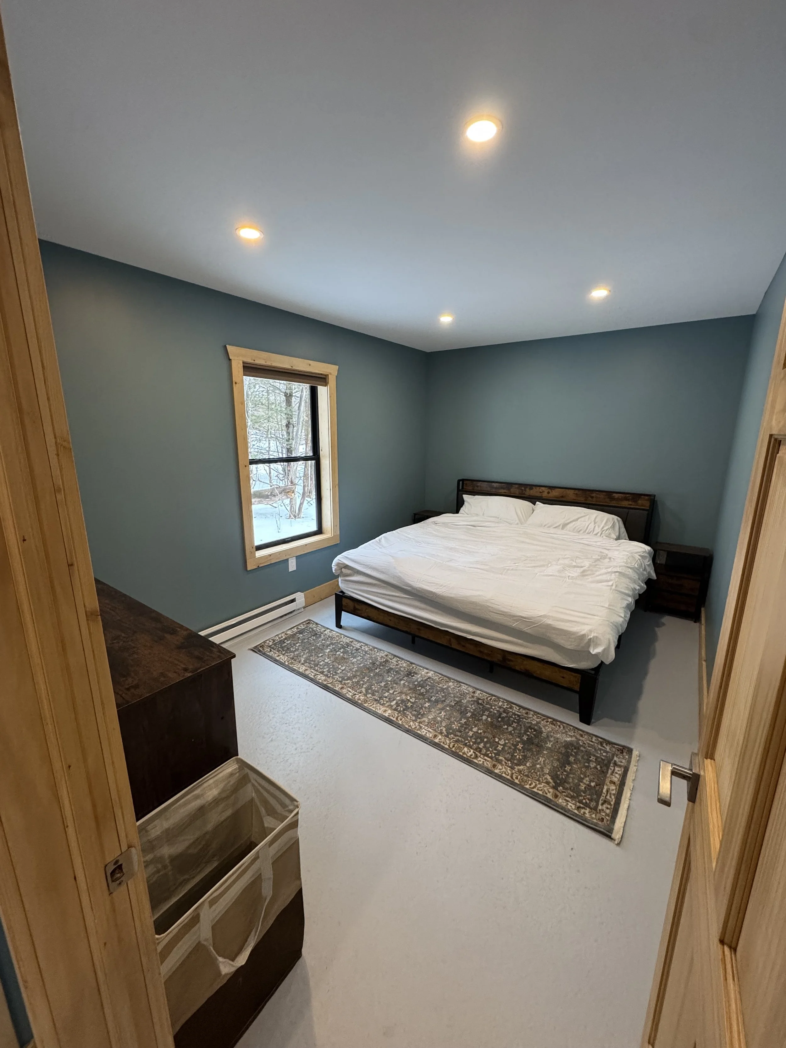 King sized bed equipped with all necessary bedding. 