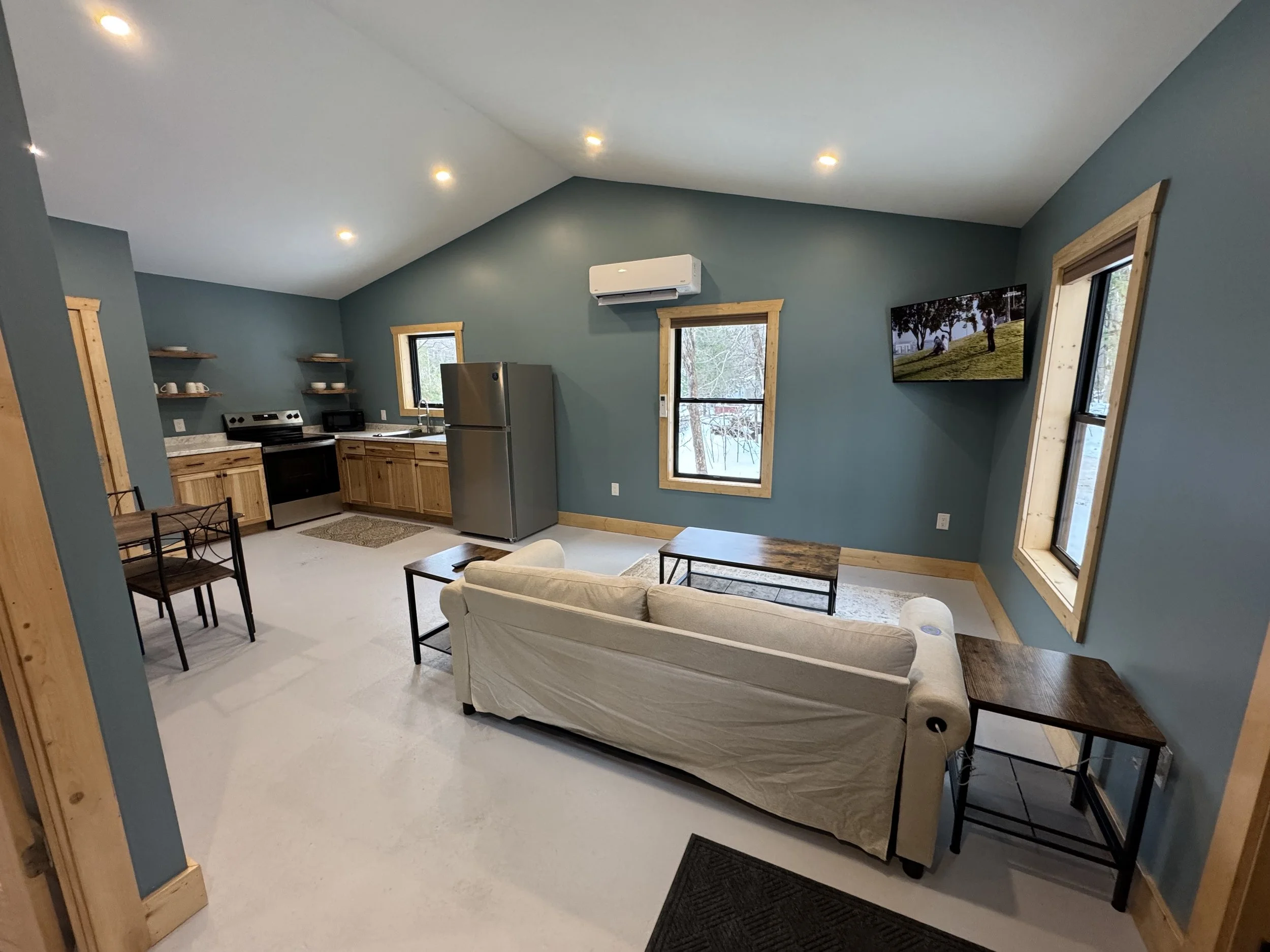 Sofa sleeper to comfortably sleep 2 additional people. Smart tv with free wifi access. 