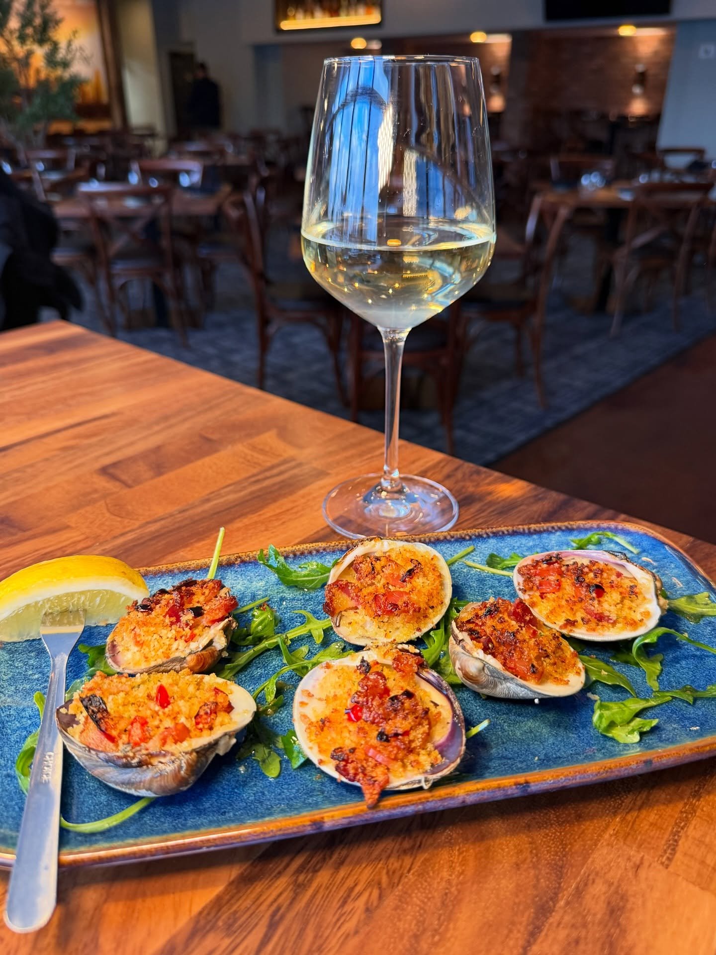 Cherrystone Clams Casino with panchetta, panco crumbs, lemon &amp; olive oil!🍋 #duohaddontownship