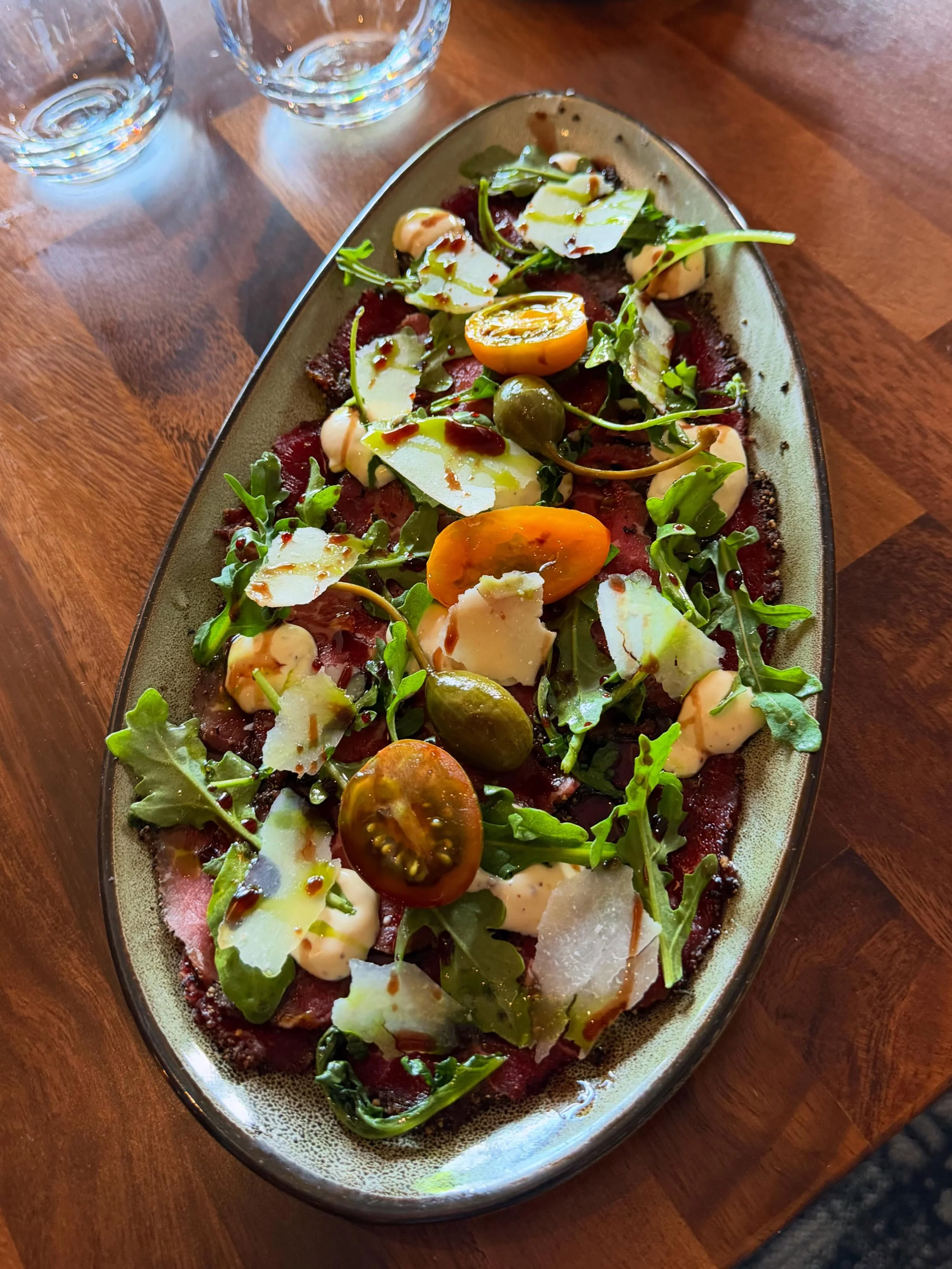 Filet mignon carpaccio with arugula, locatelli, capers, mustard sauce &amp; crostini!🥩🌱