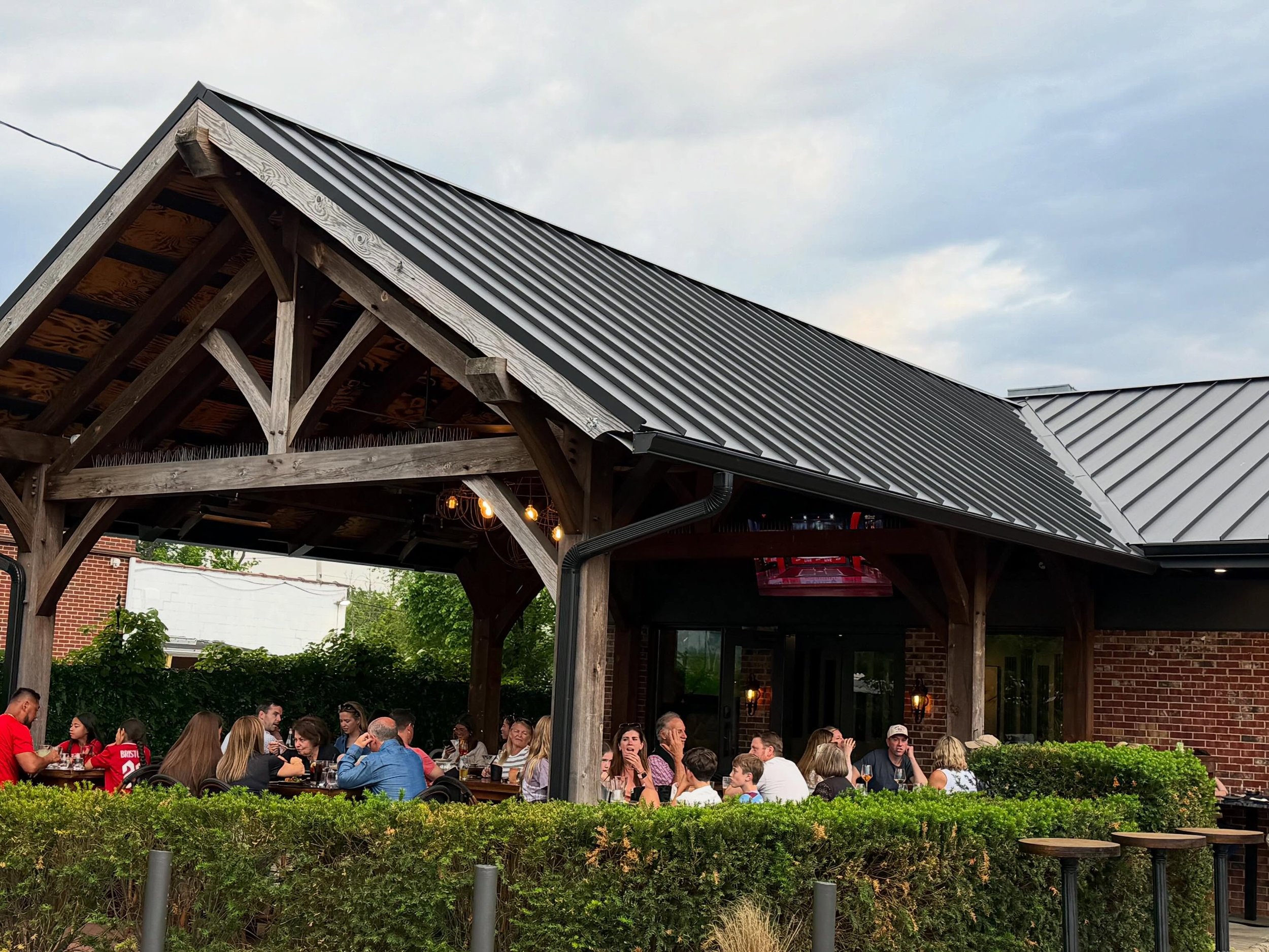 Summer weather &amp; lunch on our outdoor patio &mdash; what's better than this?!☀️🍽️