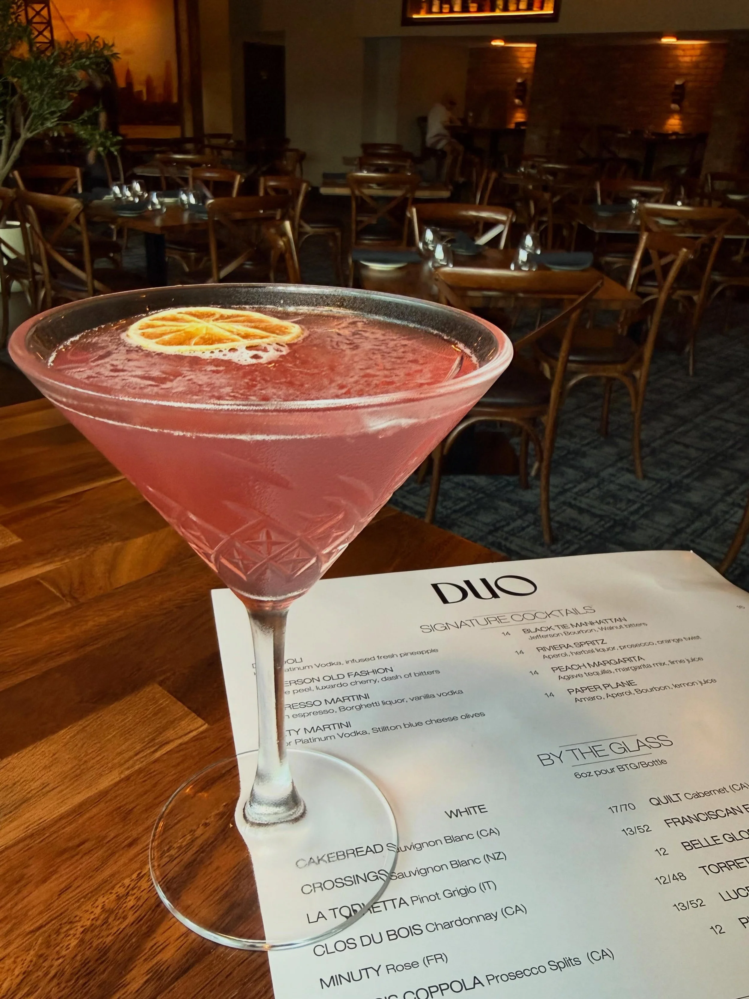 Mondays are rough, but Duo's happy hour makes it a lot better!🍸🍊