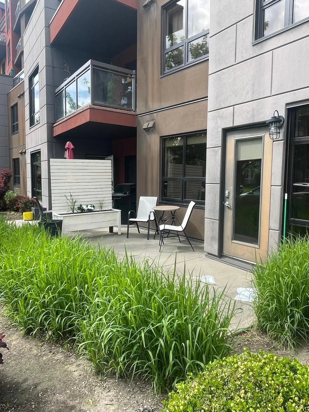 Enjoy your morning coffee or evening beverage in the patio area.