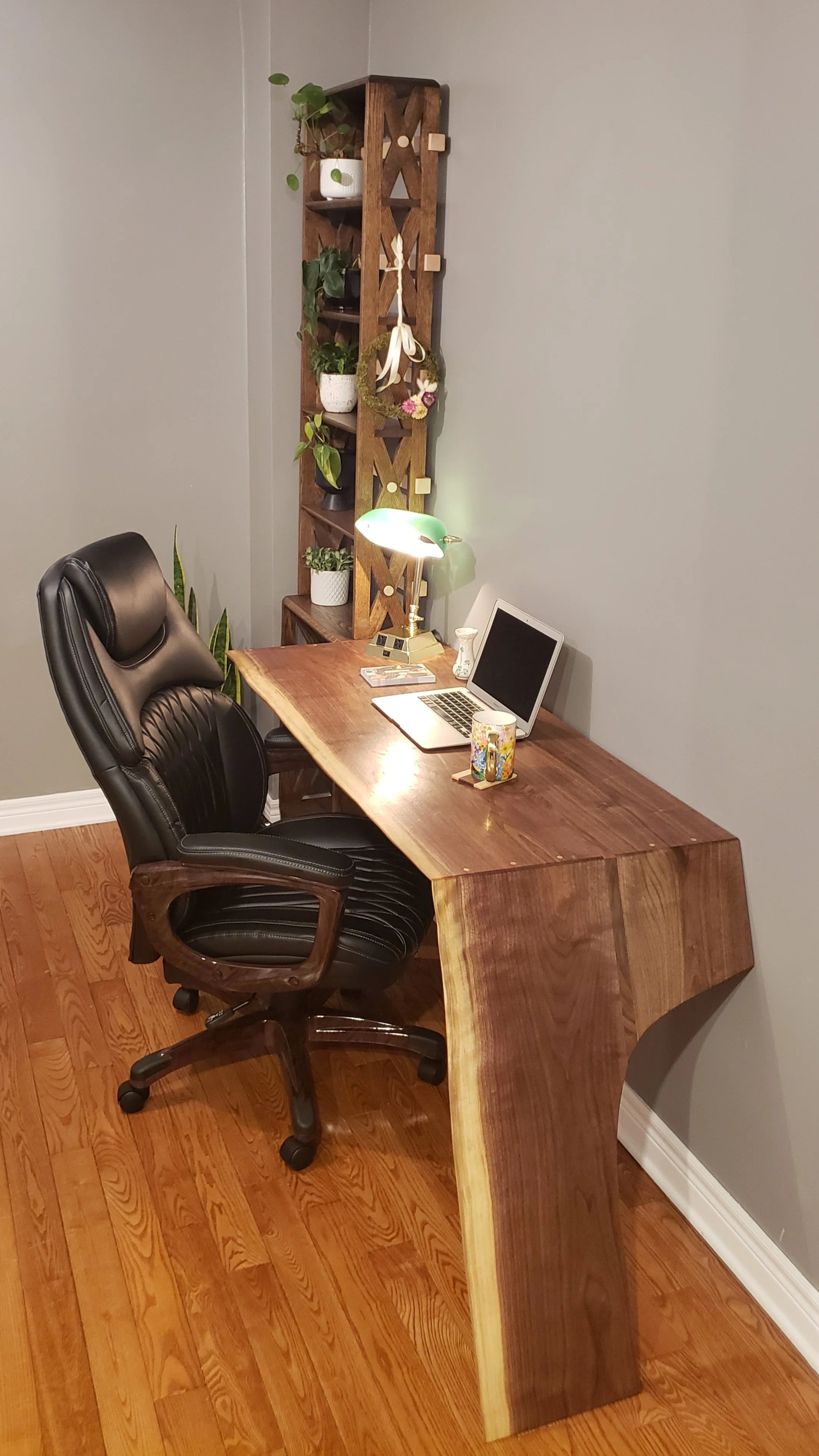 Live-edge Desk