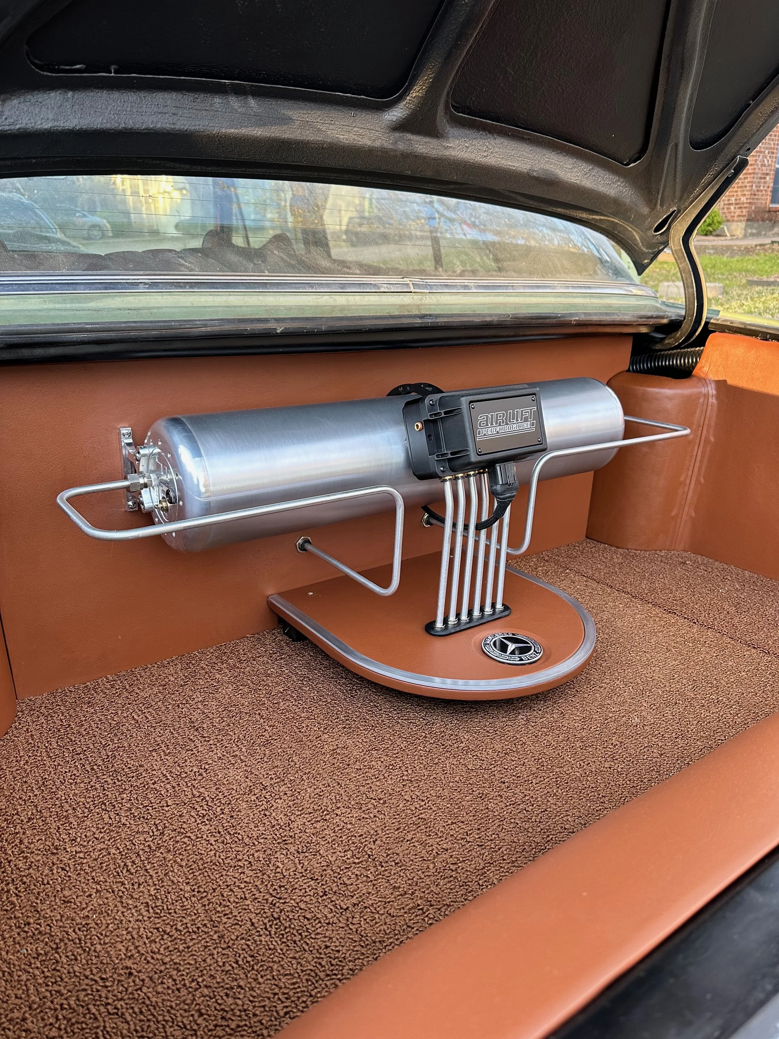 71 Mercedes 210 Trunk Setup