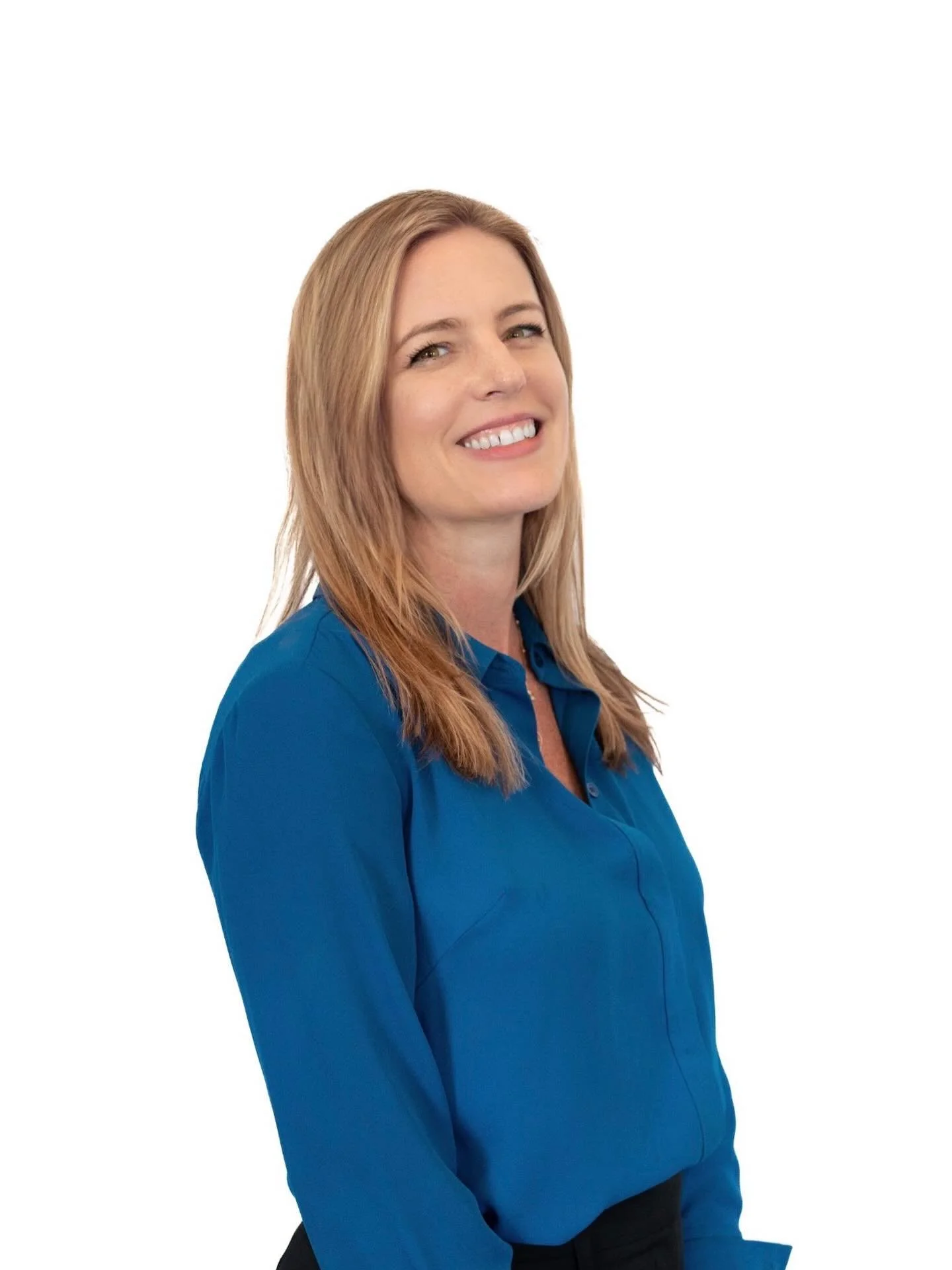 New episode out now! Dave speaks with Maria Esguerra who was raised inside the Children of God. Now a psychologist, Maria offers some great insight into the impact on cult survivors and highlights some of the key psychological concepts relevant to re