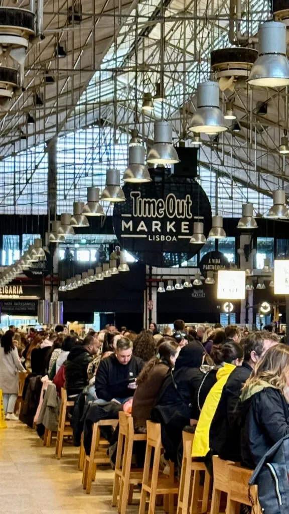 market-w-lizbonie-atrakcje-lizbony-576x1024.jpg.webp