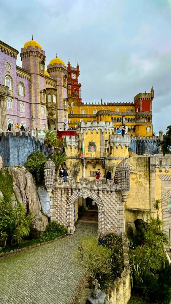 wycieczka-jednodniowa-sintra-atrakcje-lizbony-576x1024.jpg.webp