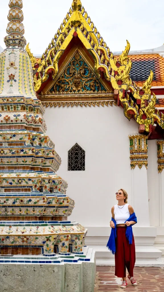 solo-podroze-w-bangkoku-wat-pho-576x1024.jpg.webp