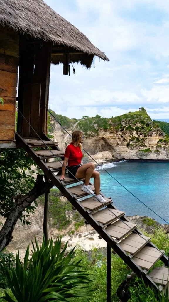 nusa-penida-dom-na-drzewie-576x1024.jpg.webp