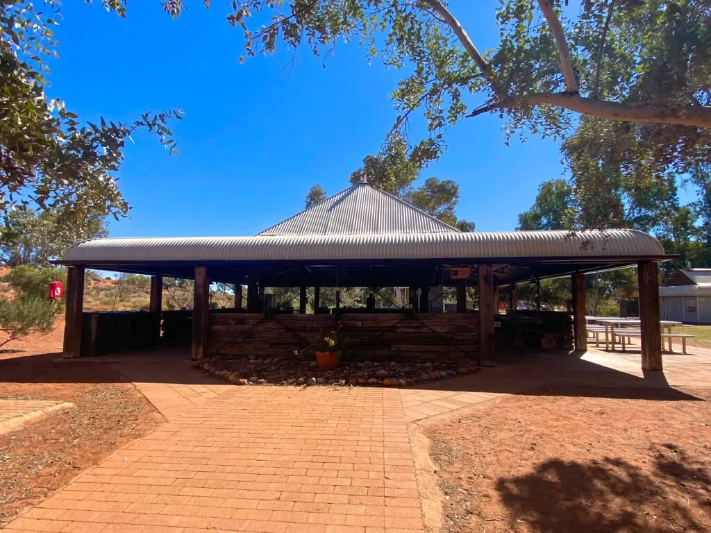 hostel-tani-nocleg-uluru.webp