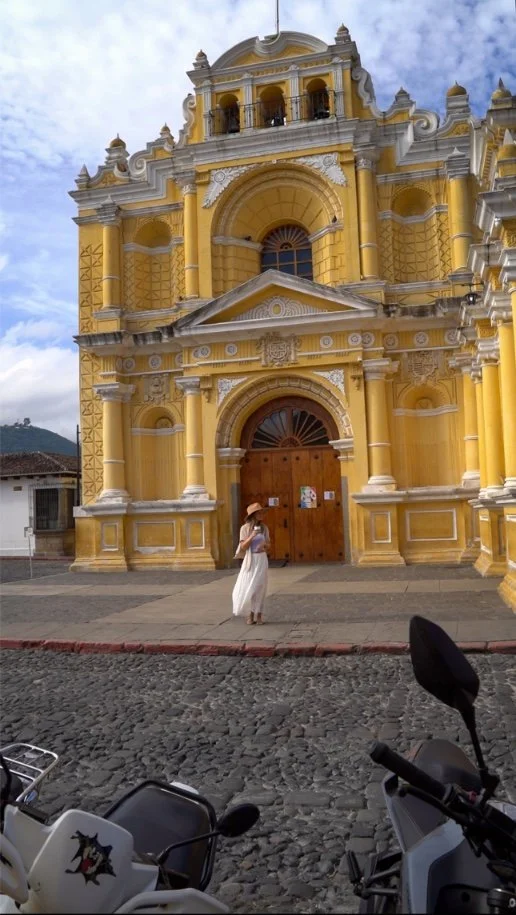 gwatemala-koszty-podrozy-antigua-kosciol.jpg