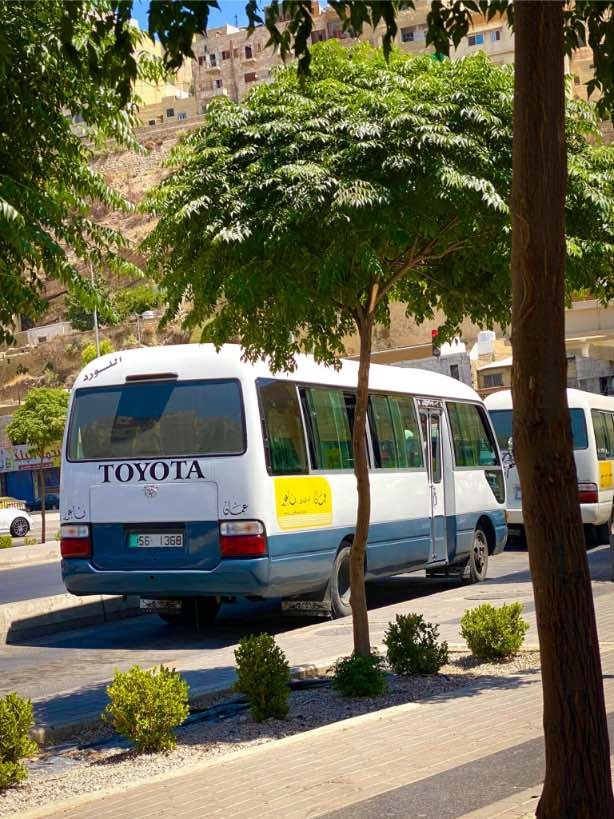 jordania-wynajem-somochodu-autobus.jpg