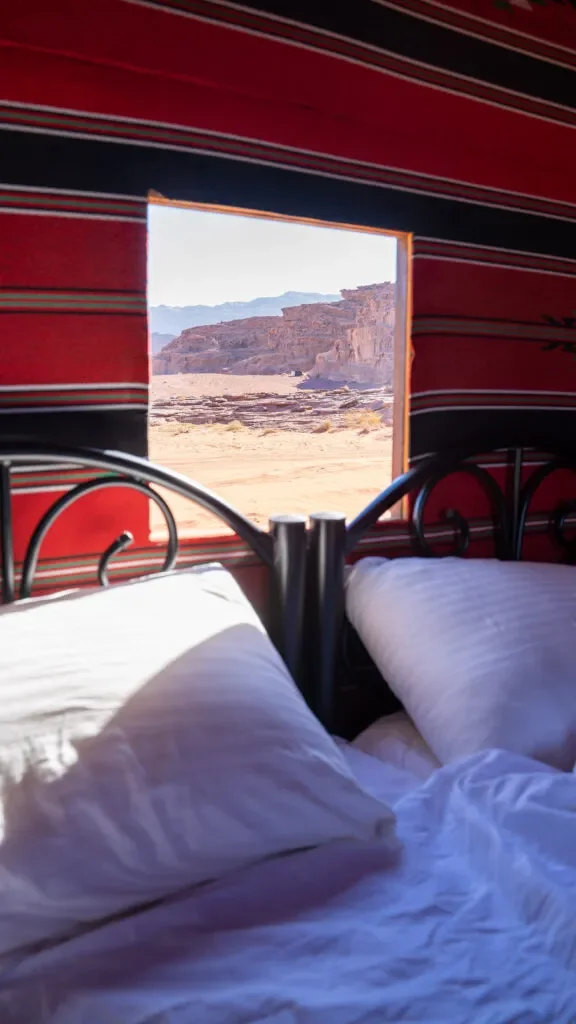 nocleg-na-pustyni-wadi-rum-jordania-namiot.jpeg.webp