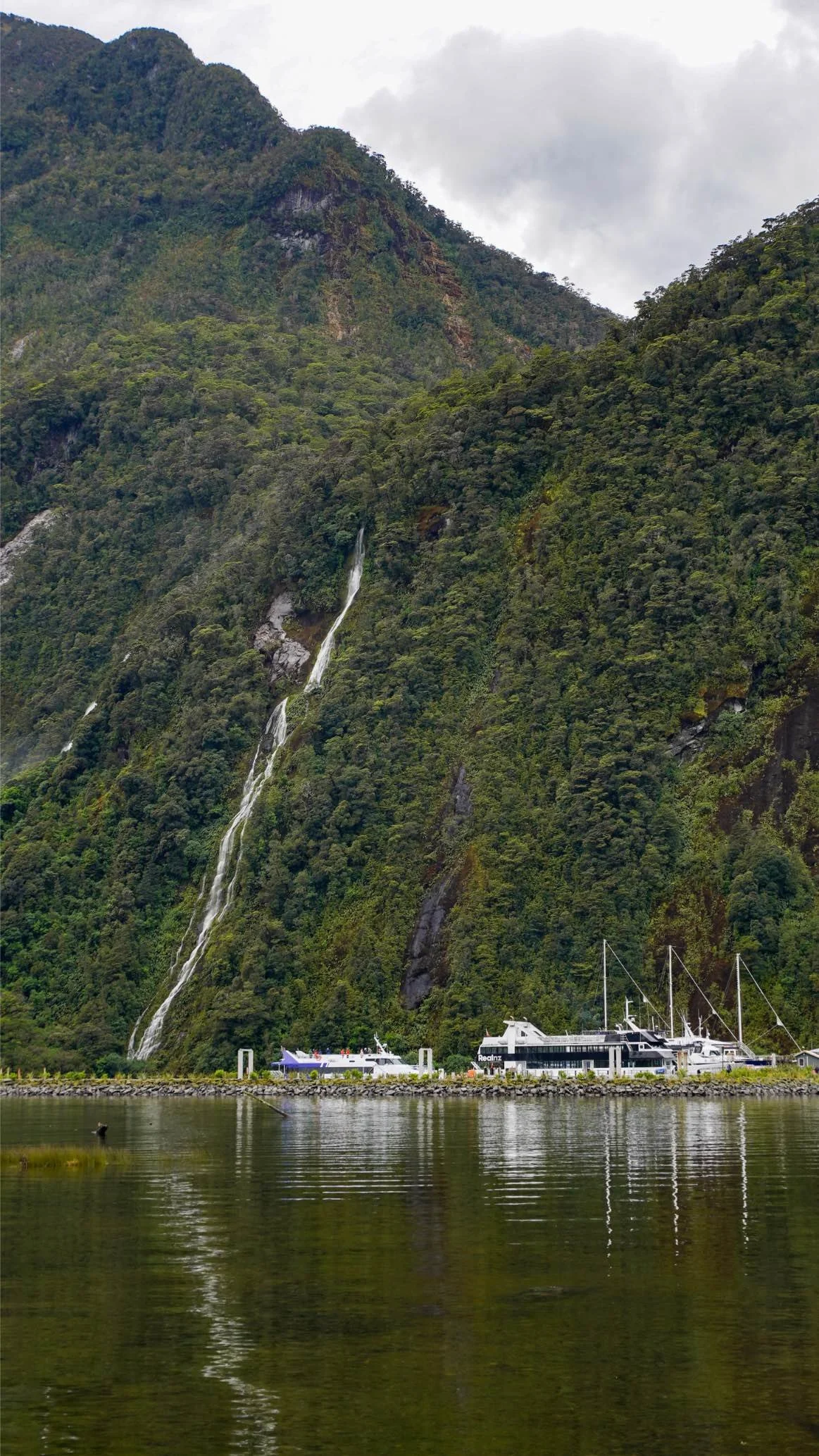 rejs-po-milford-sound-nowa-zelandia.jpg