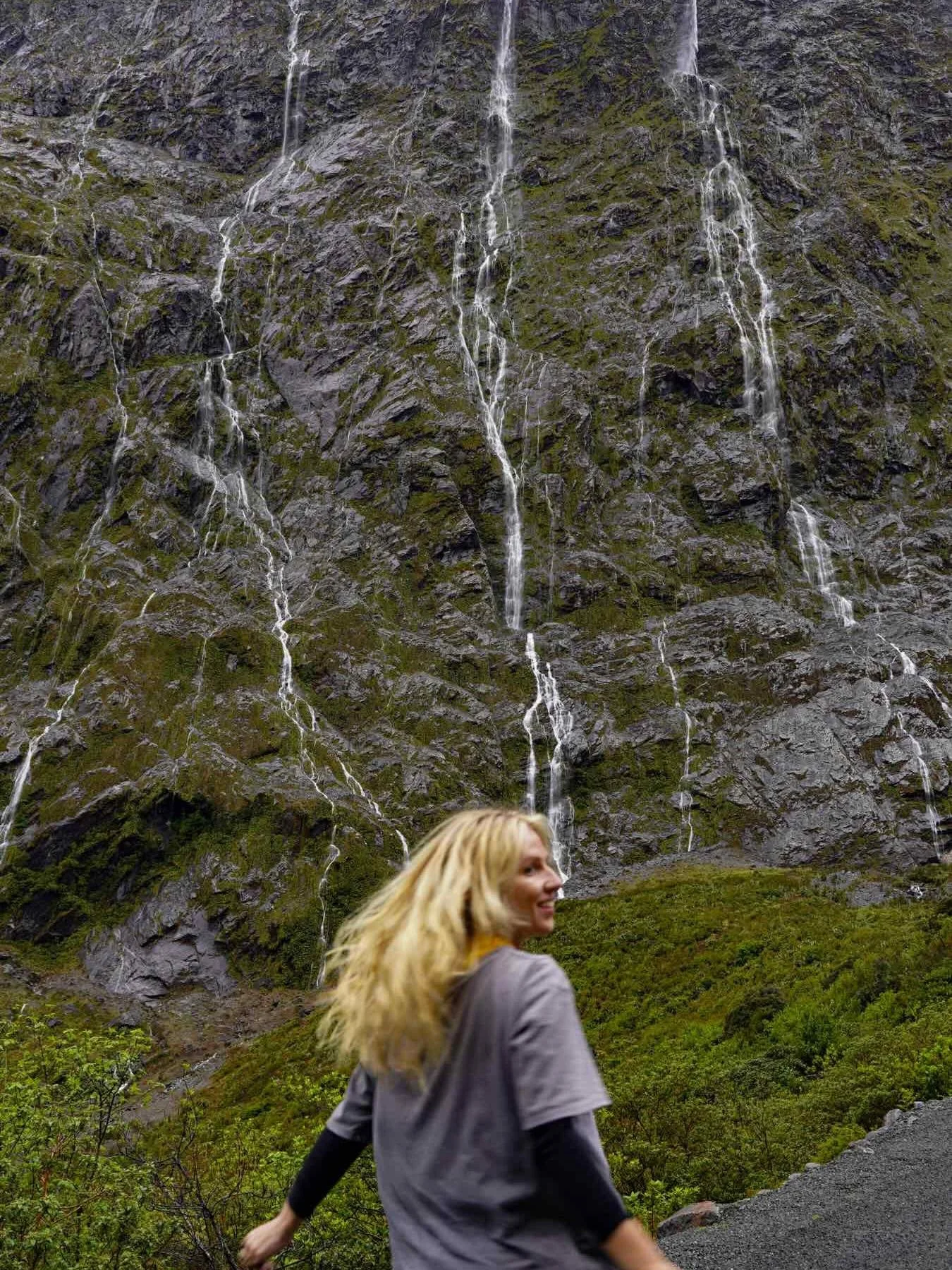 Najbardziej deszczowe miejsce na świecie..Milford Sound! Totalnie zasłużenie wskakuje do tych wyjątkowych atrakcji  odwiedzonych w Nowej Zelandii.   Kilka info praktycznych:

- Rezerwowałam przez Southern Discoveries dzień wcześniej, koszt 99 NZD
- N