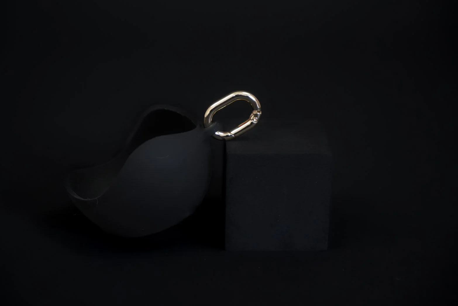 The Tennis Ball Holder