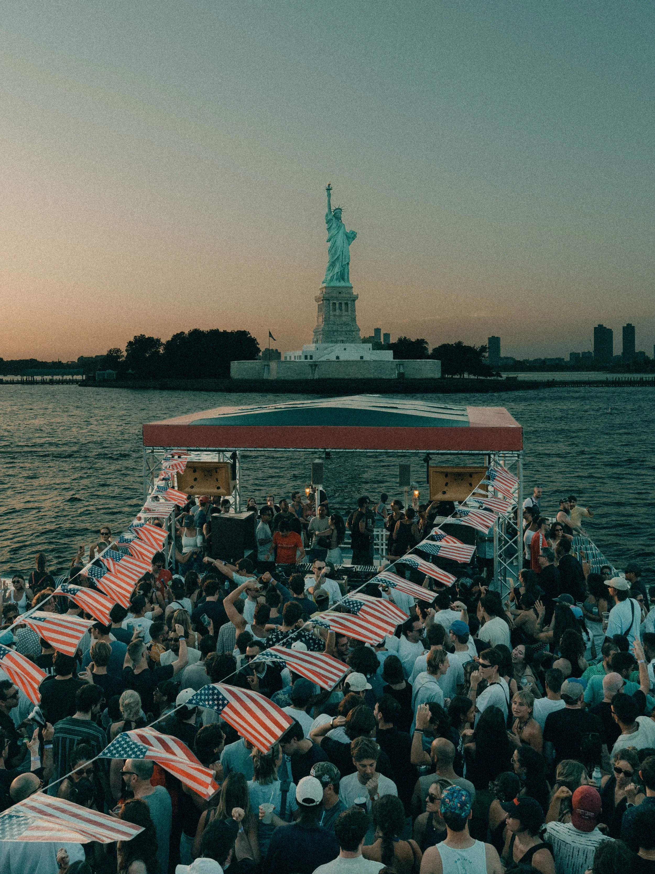 Resolute Boat Party Session-9.jpg