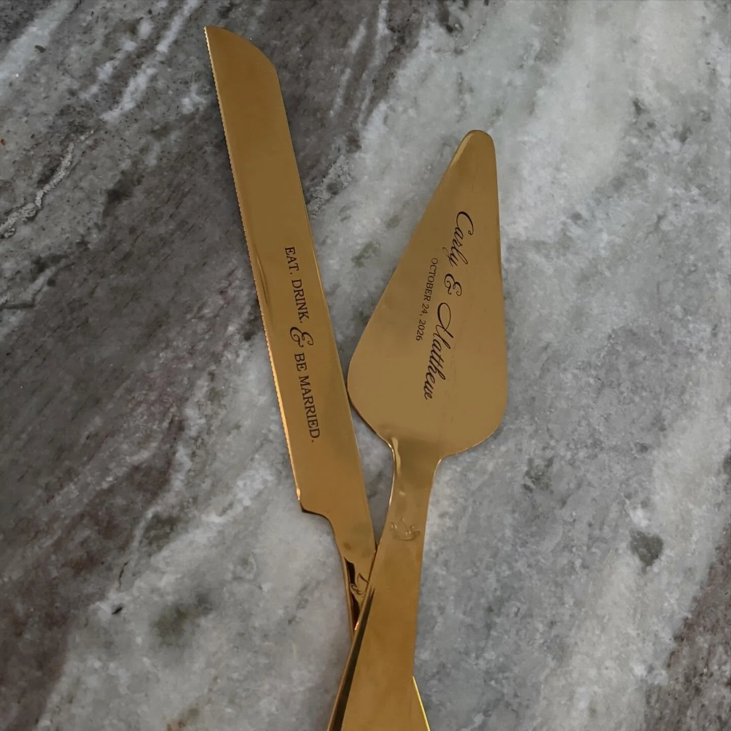 Some projects deserve better photos than I can give them. 😅✨

This custom engraved cake knife and server set is headed off to help start a lifetime of sweet memories. 💍🍰🥂

So excited for this sweet couple 🤍

#WeddingGift #PersonalizedGift #Custo