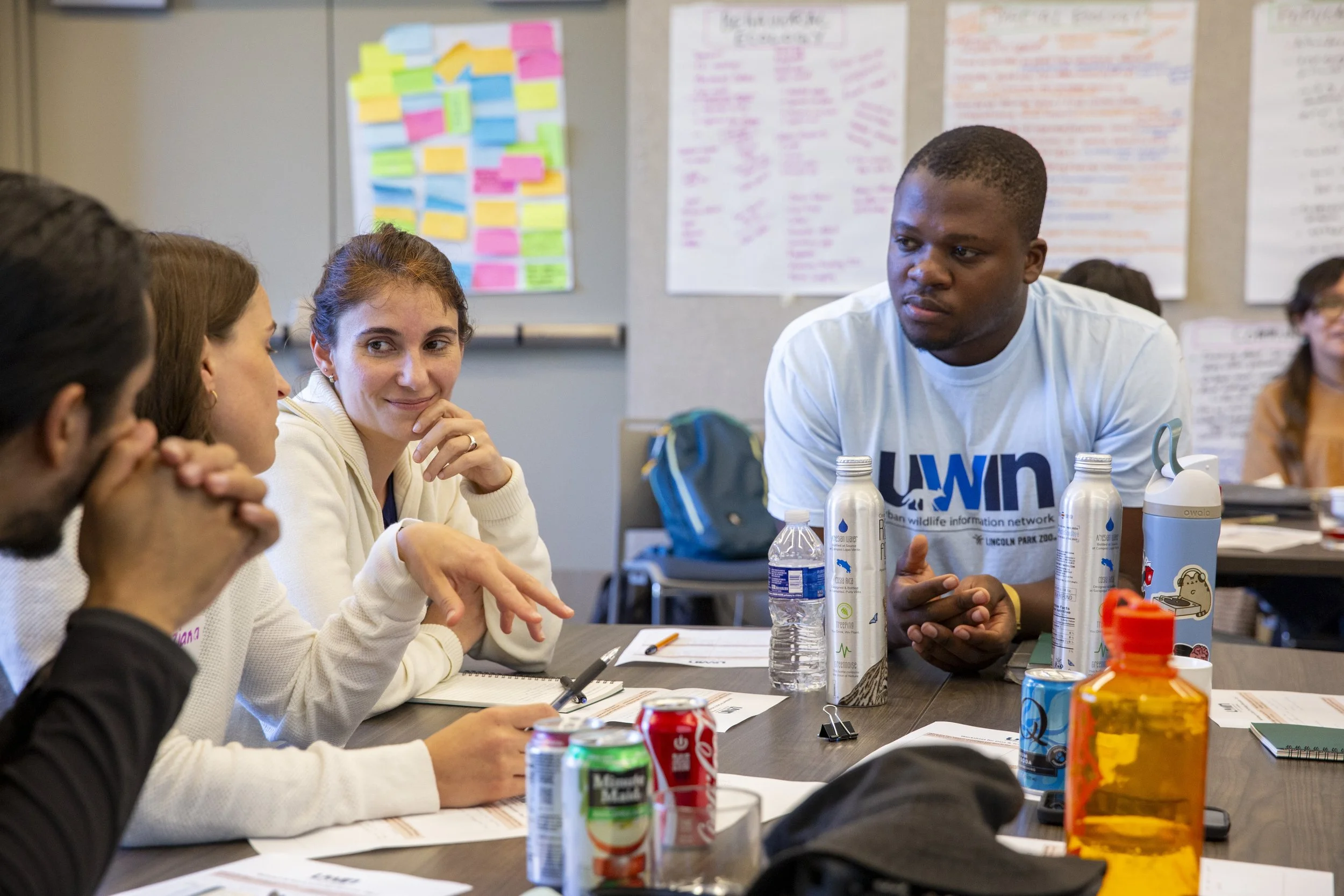 People talking to eachother at a UWIN event