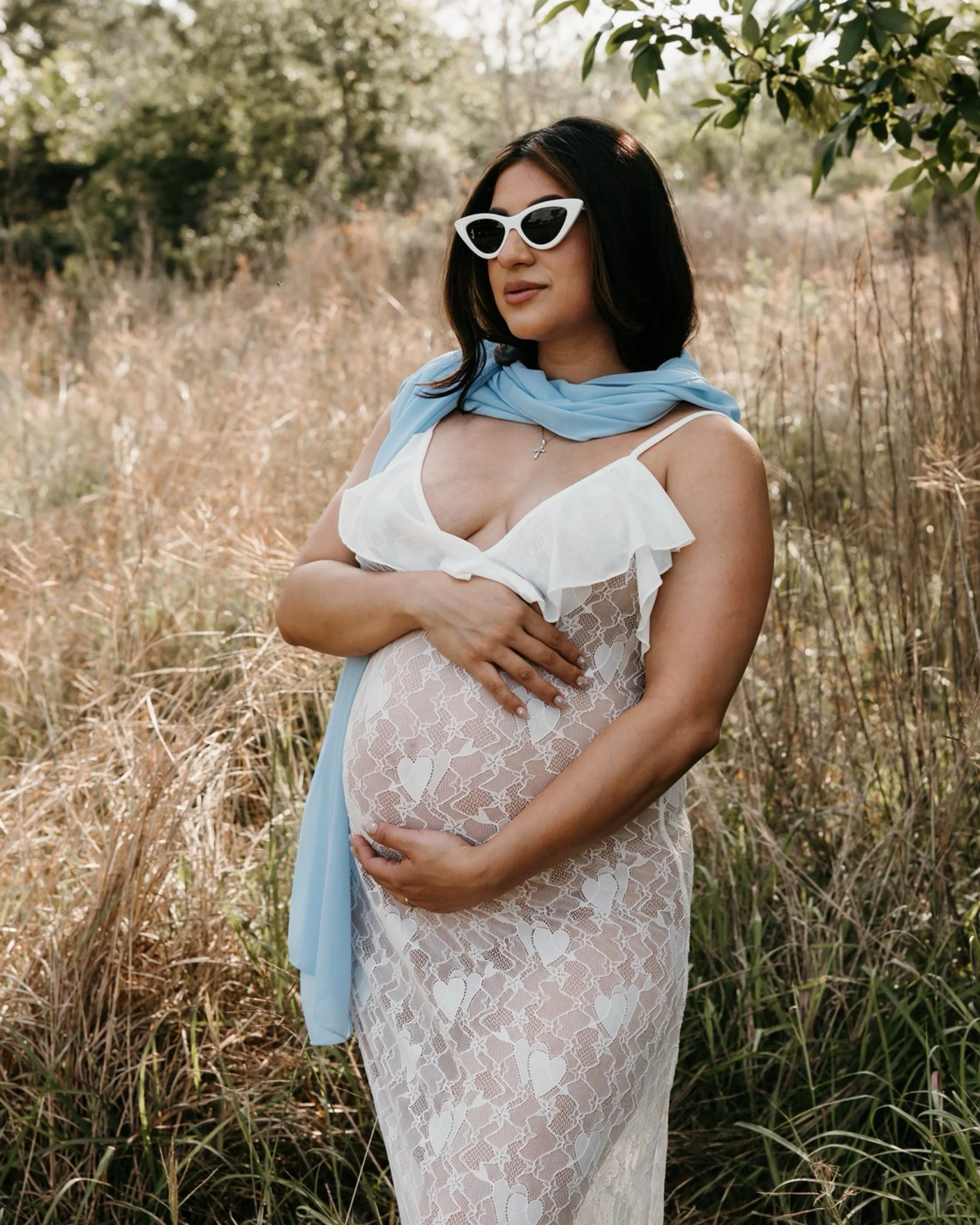 Motherhood has a way of making time feel sacred.

The waiting.
The becoming.
The quiet moments where everything is changing, even when the world feels still.

These photos feel like a love letter to the woman she is right now&hellip; strong, soft, be