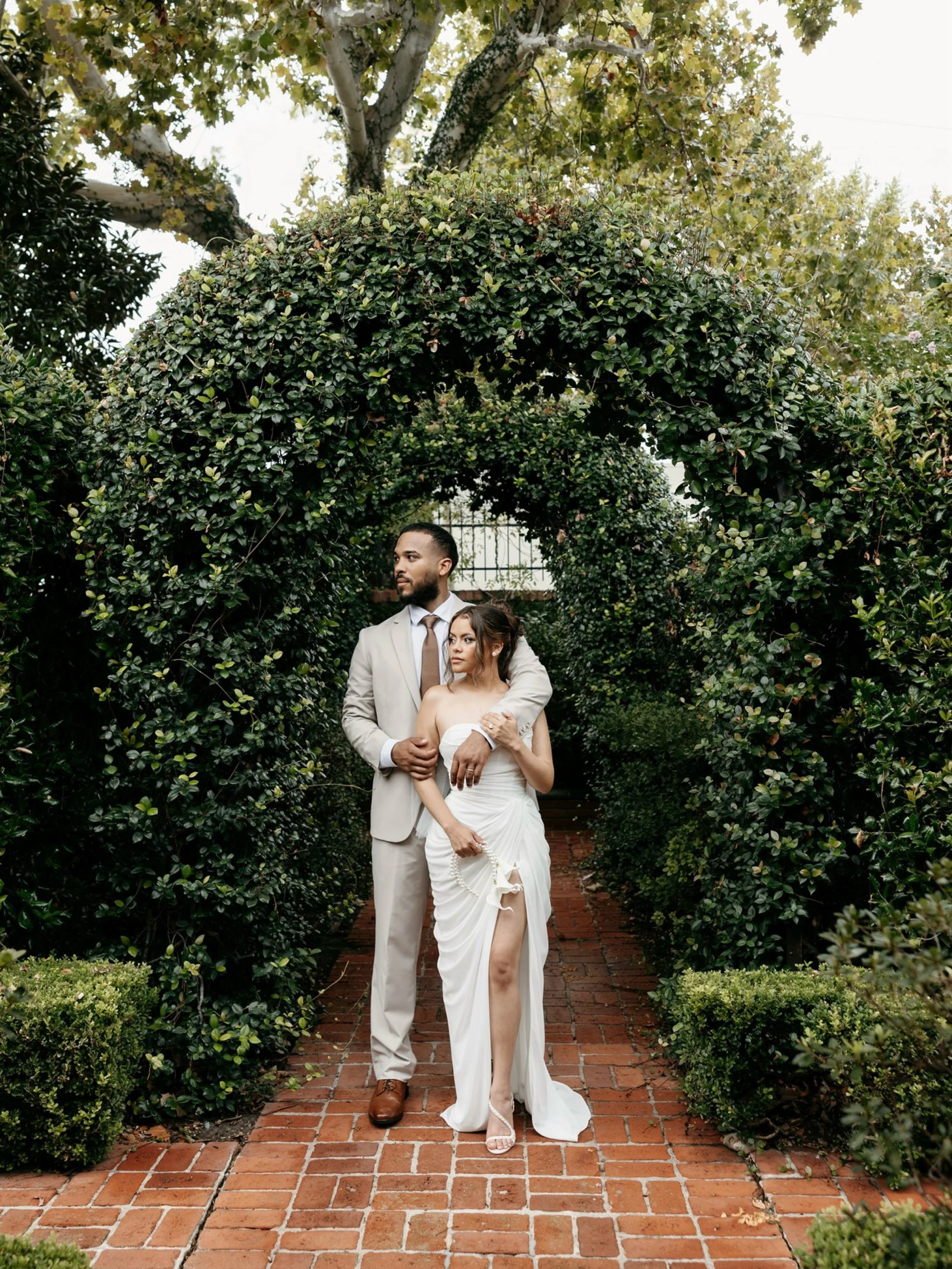 A quiet kind of forever.
The kind found in stolen glances, intertwined hands, and the little moments that happen in between.

Nothing overdone. Nothing forced. Just the two of you, exactly where you&rsquo;re meant to be. 🤍

#HoustonWeddingPhotograph
