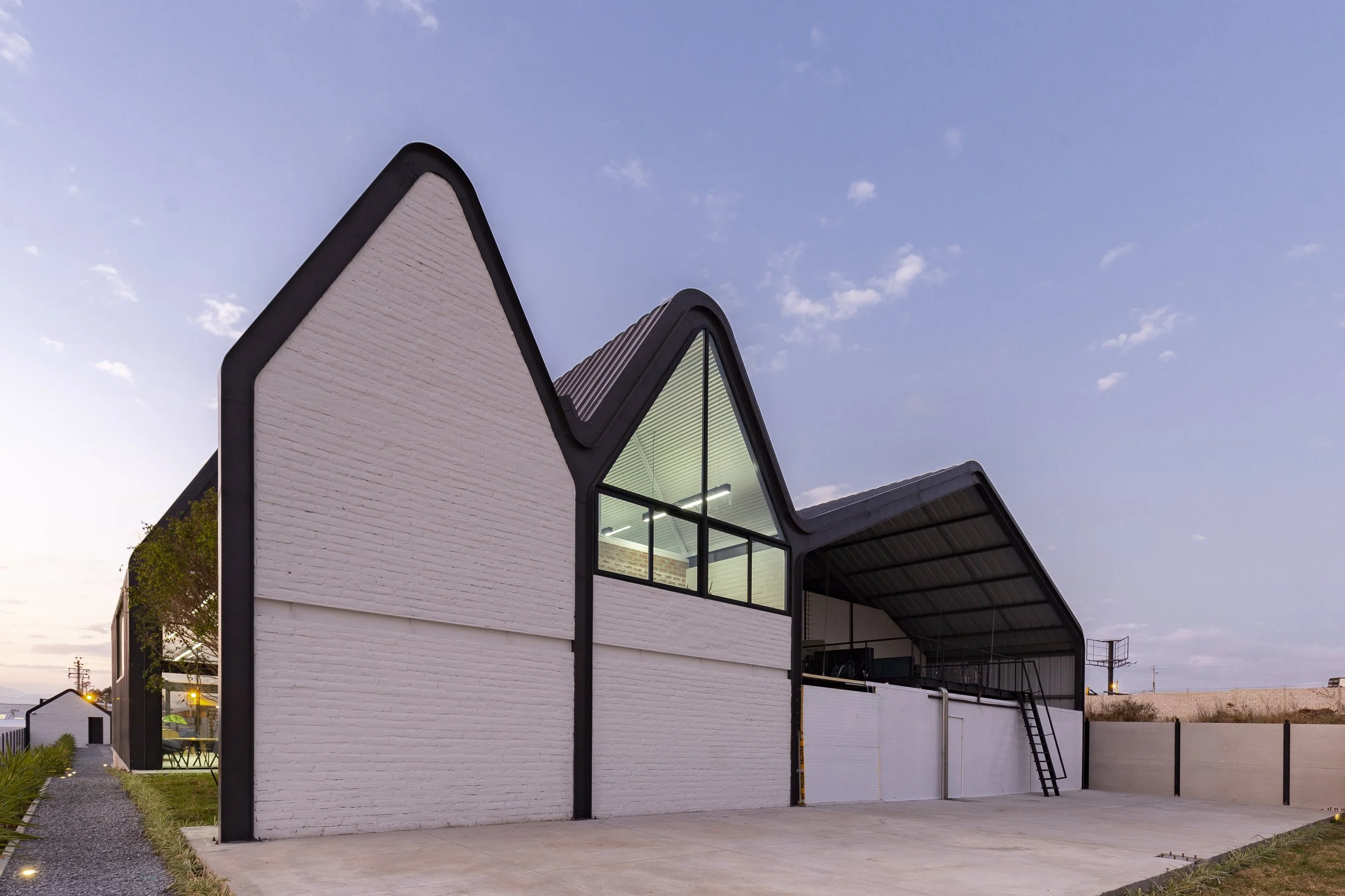 010 POSTERIOR_MG_2410.jpg