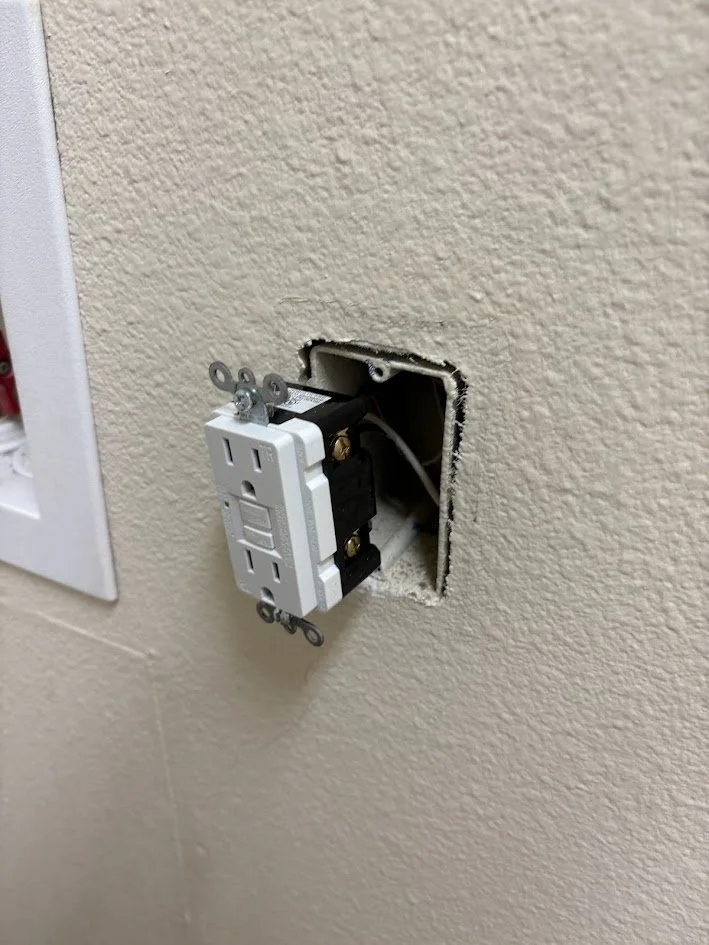 An GFCI electrical outlet with a faceplate installation