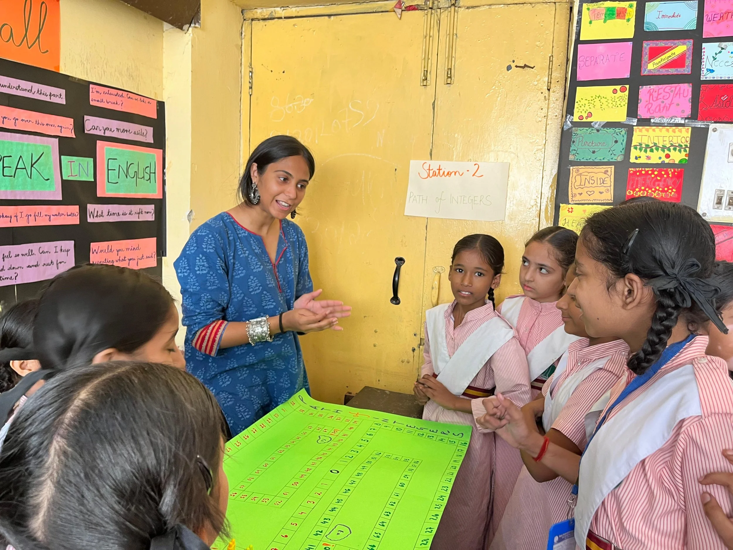 We invite people to our class, and learn (play) with them!