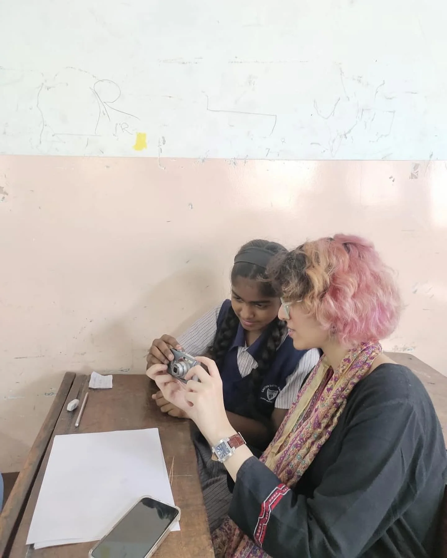 Mahi learnt how to take photos with a digital camera!