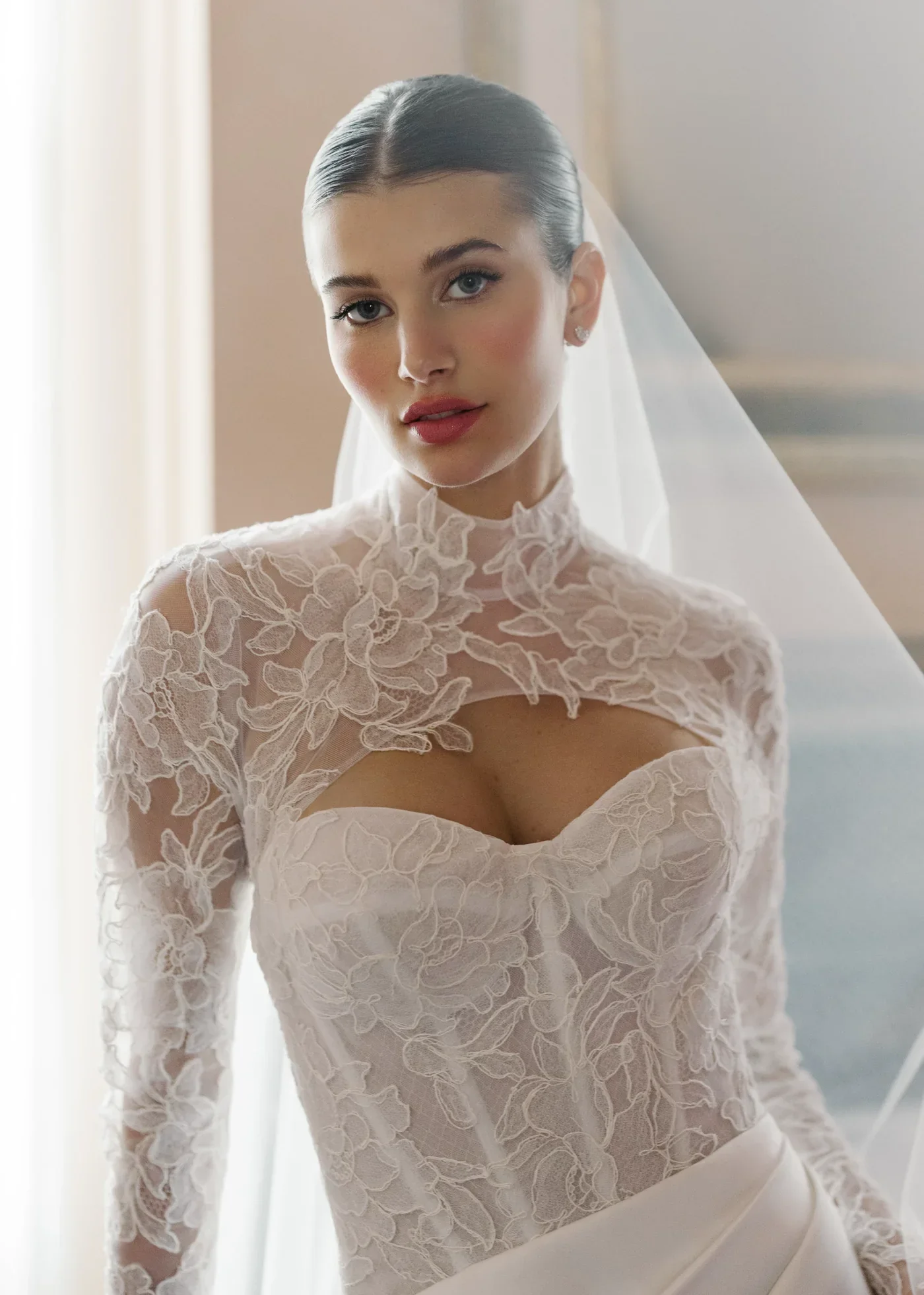 anne-barge-wedding-dress-sully-topper-veil.webp