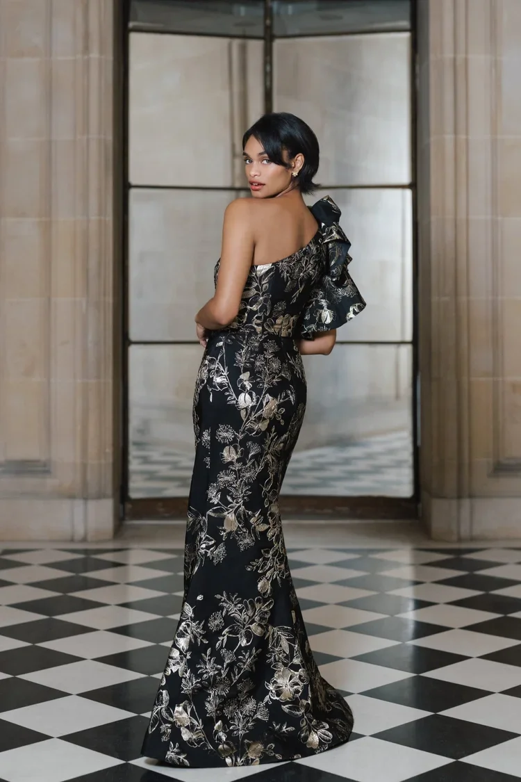 anne-barge-BlackLabel_Raphael-back.webp