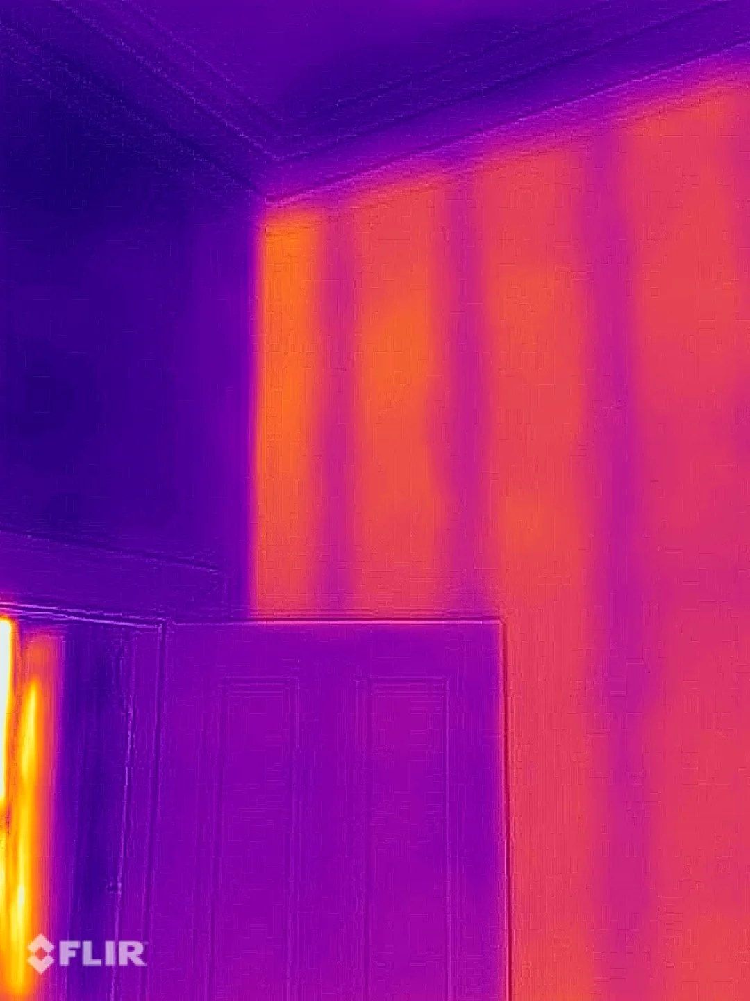 Thermal image of a room showing visible heat patterns on the walls and ceiling.