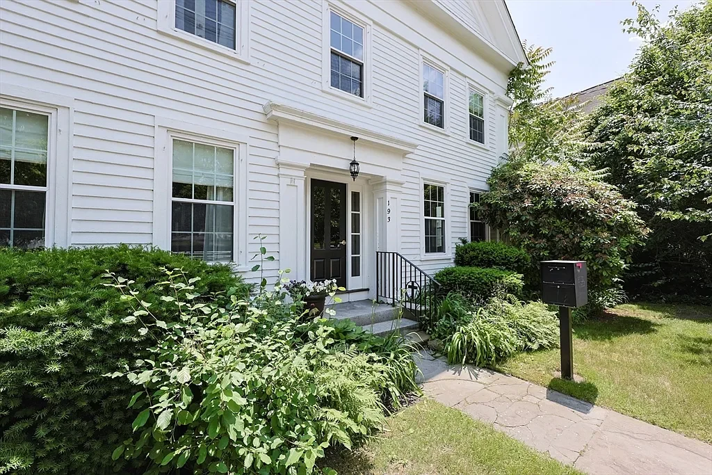 193 Main St, Medway, MA | 4 BD | 1.5 BA | 2,981 Sq Ft | $710,000