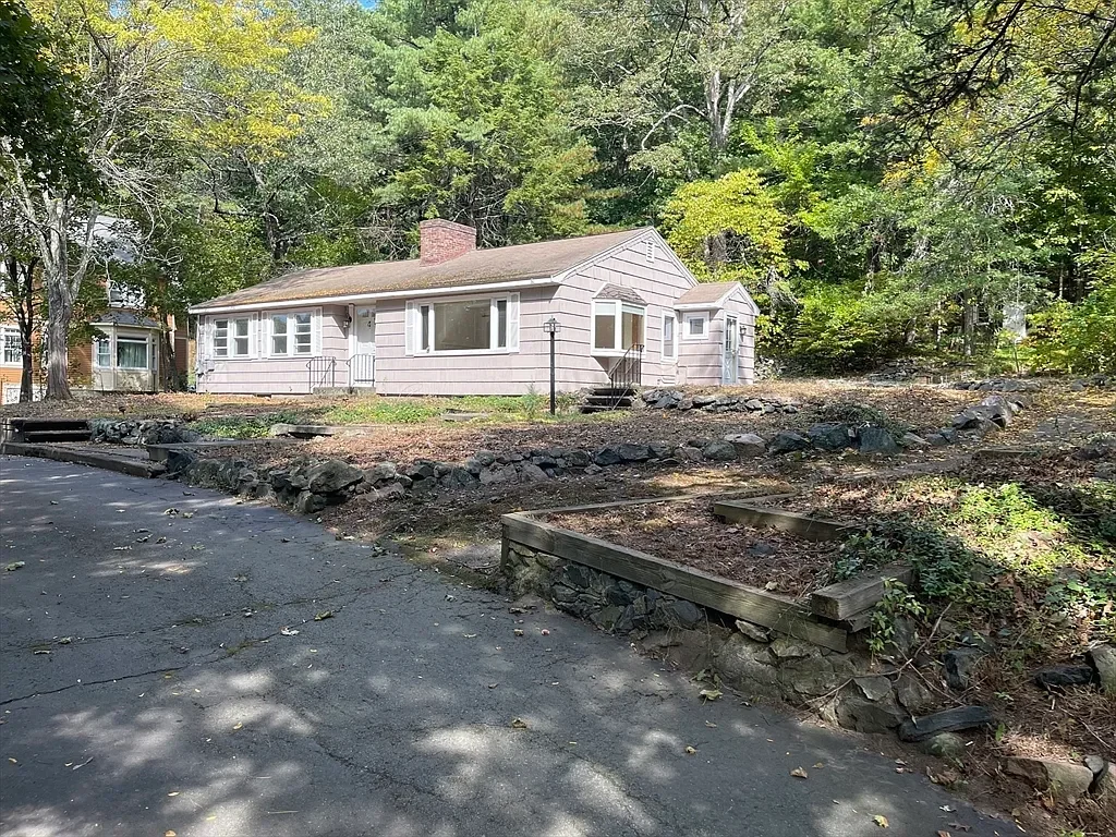 6 Overlook Dr, Weston, MA | 3 BD | 1.5 BA | 1,390 Sq Ft | $1,030,000