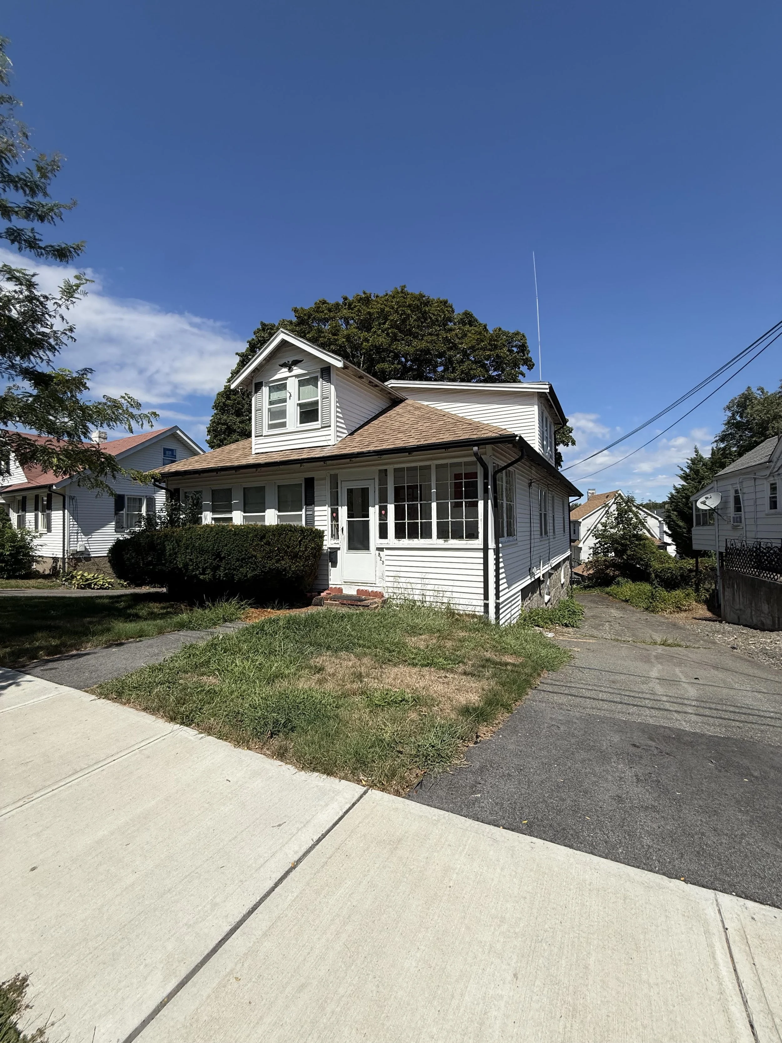 323 Elmwood Ave, Quincy, MA | 4 BD | 1 BA | 1,700 Sq Ft | $550,000