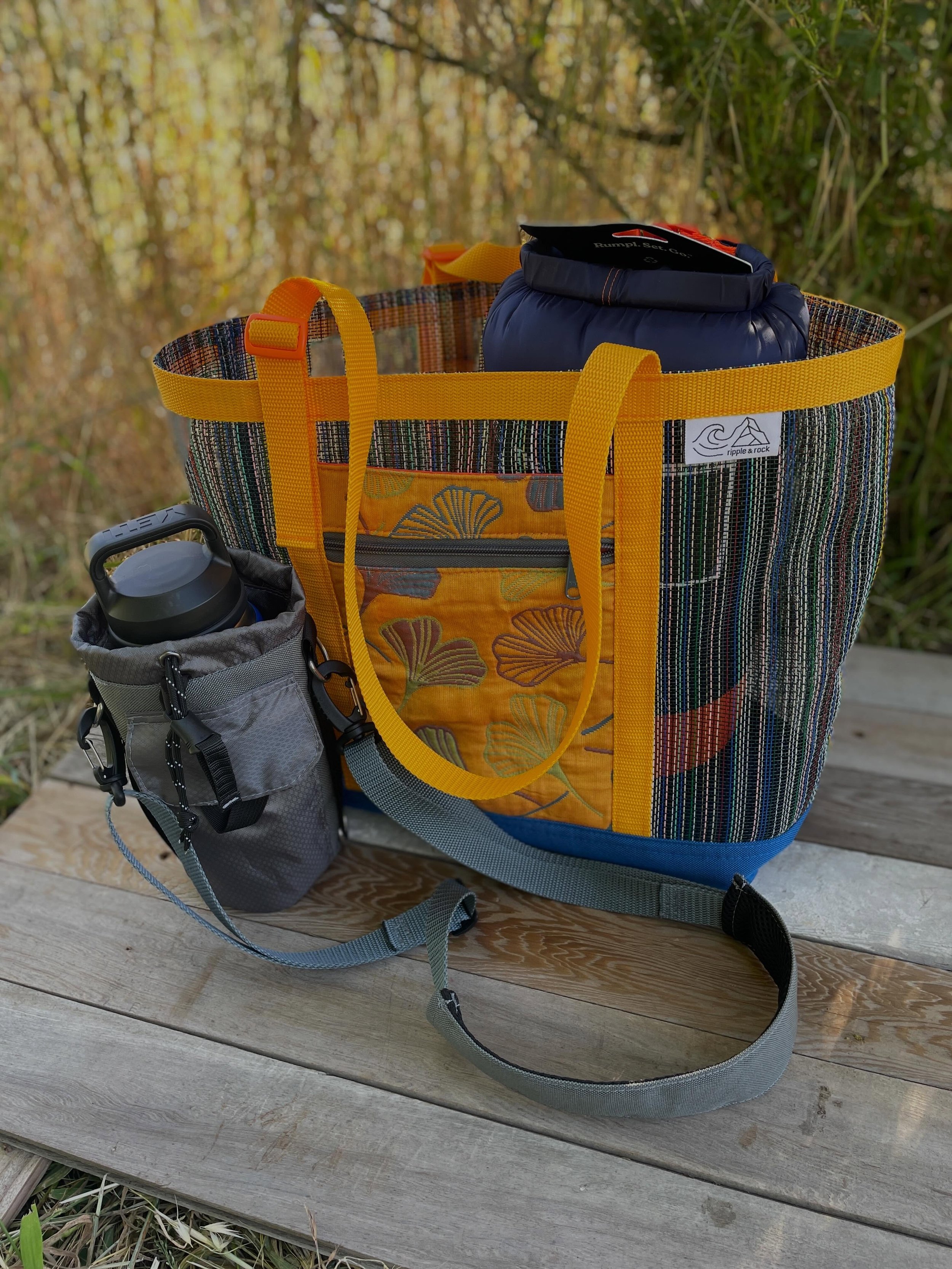 Here&rsquo;s a fun beach tote and water bottle sling combo I made to pair with a few store bought items and outdoors oriented gift cards into a local adventure themed basket for the @giantstepstec fundraising auction last weekend. I&rsquo;m really ho
