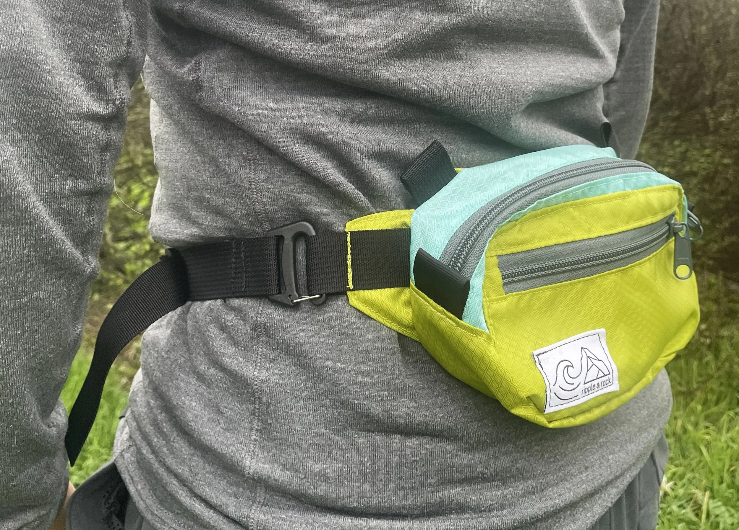 hip pack close 1 crop.jpg (Copy)