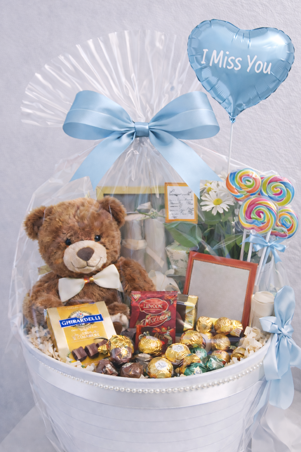 light blue white lollipop I Love You red white gift basket propofParisgiftbasketsandflowers.png