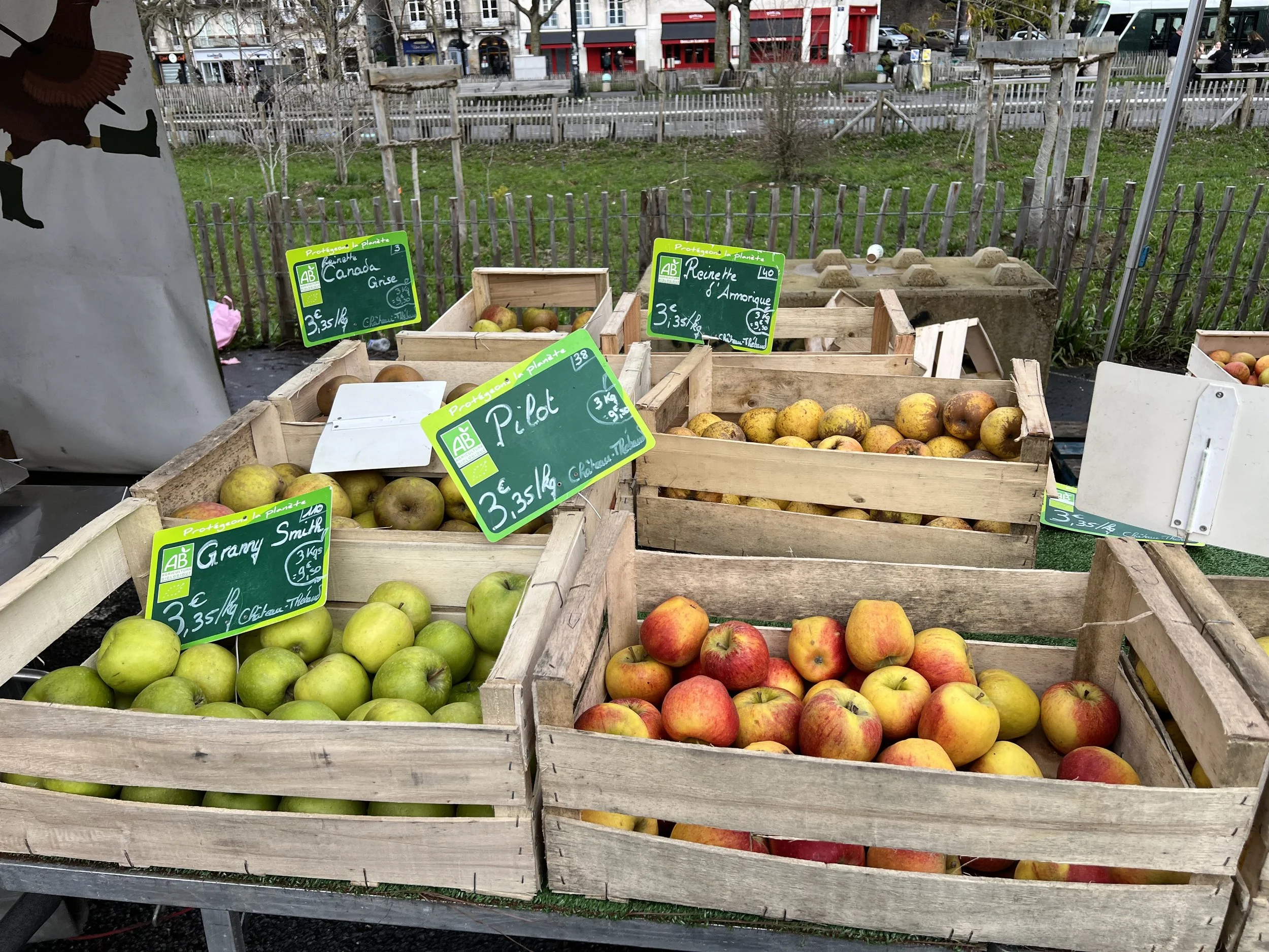 Fresh Fruits &amp; Vegetables