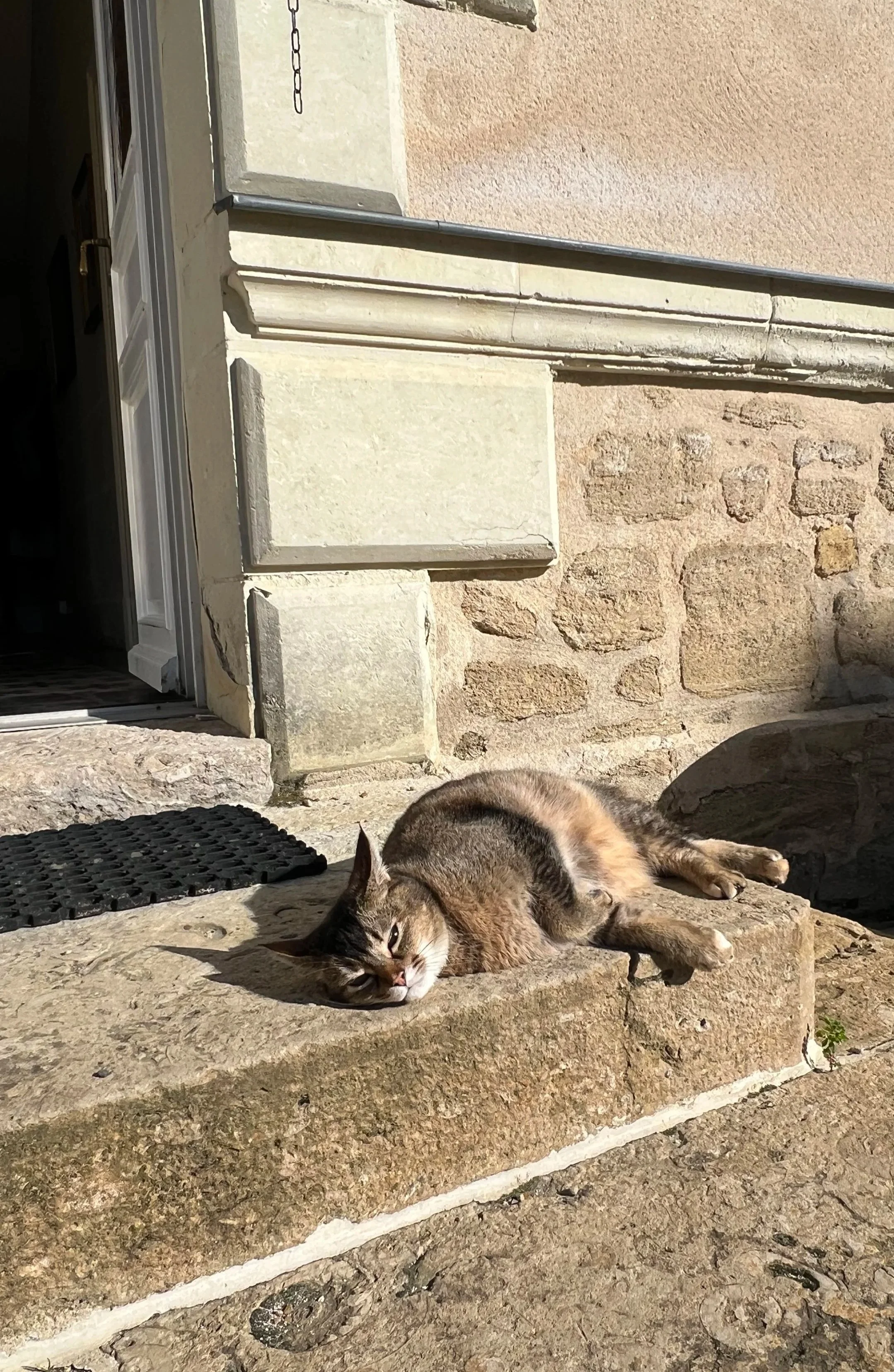 Sunny … Village-Troglo