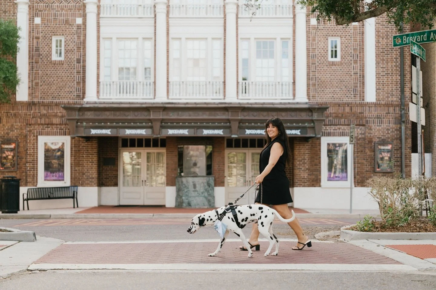Everything your dog needs to have the best day at your wedding, handled.

Asking a family member to watch your dog means asking them to miss parts of your wedding. Bueno Pet Concierge is a dedicated wedding pet attendant service so nobody has to choo