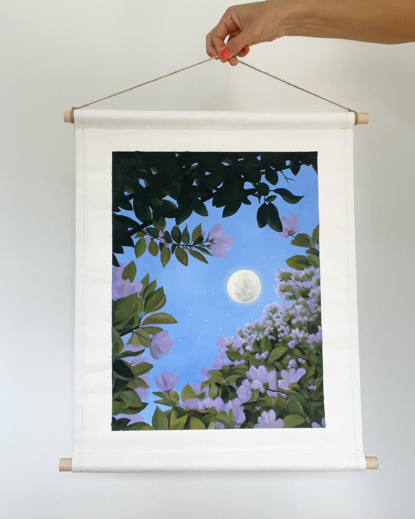 Midnight Sun 🌝

Acrylic on canvas and hand sewn.

 It&rsquo;s practical to hang and you can roll it up without damaging 

You can buy this artwork from @botanicus_boutique or directly from me😁
.

.

.

.

.

.#acrylicpaintings #fullmoon #canvasscro
