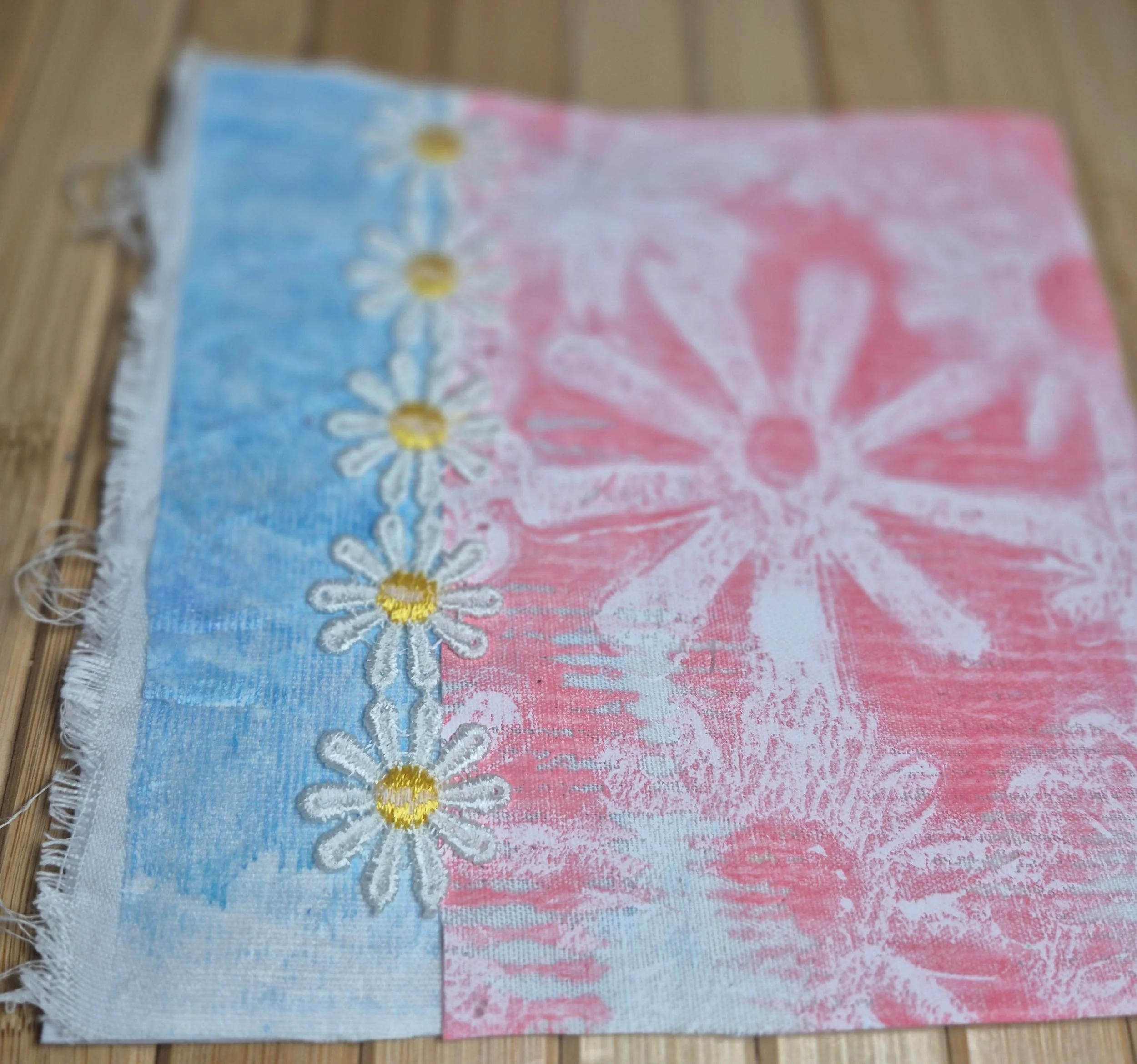 Pastel Daisy Accent Cloth