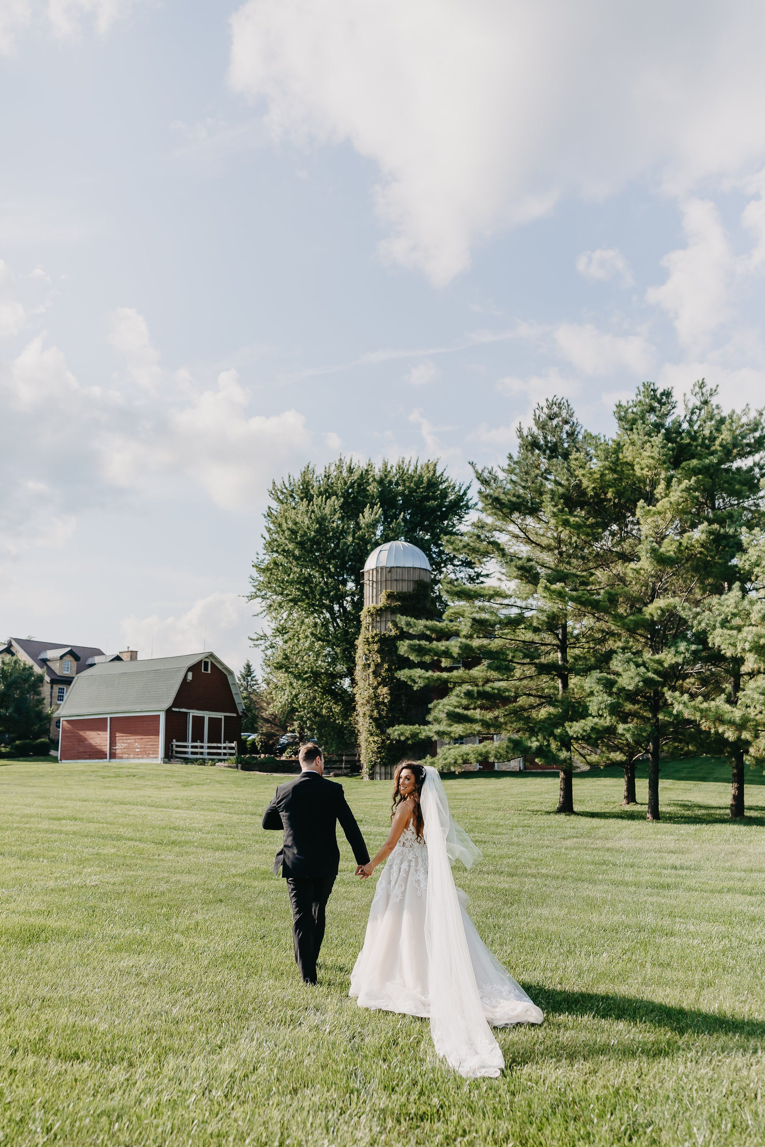 Amanda-Caitlin-Photography-The-Pavilion-at-Orchard-Ridge-Farms-Rockton-Illinois-elegant-luxury-estate-wedding-6.jpg