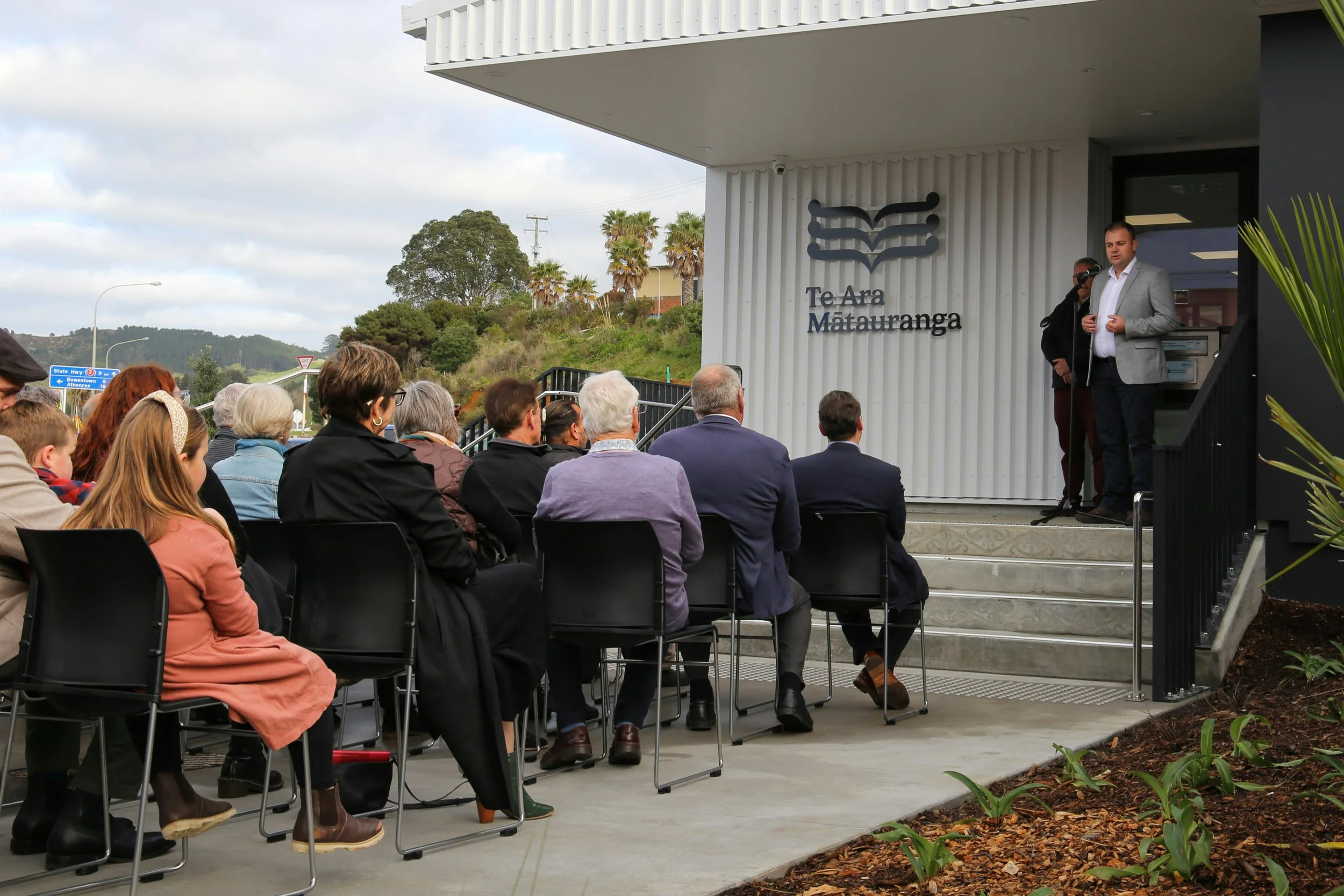 c1fd37c282d4bbd801fa6d2ca6654e00_1.7.25 Waihi Beach Library Opening-055.jpg